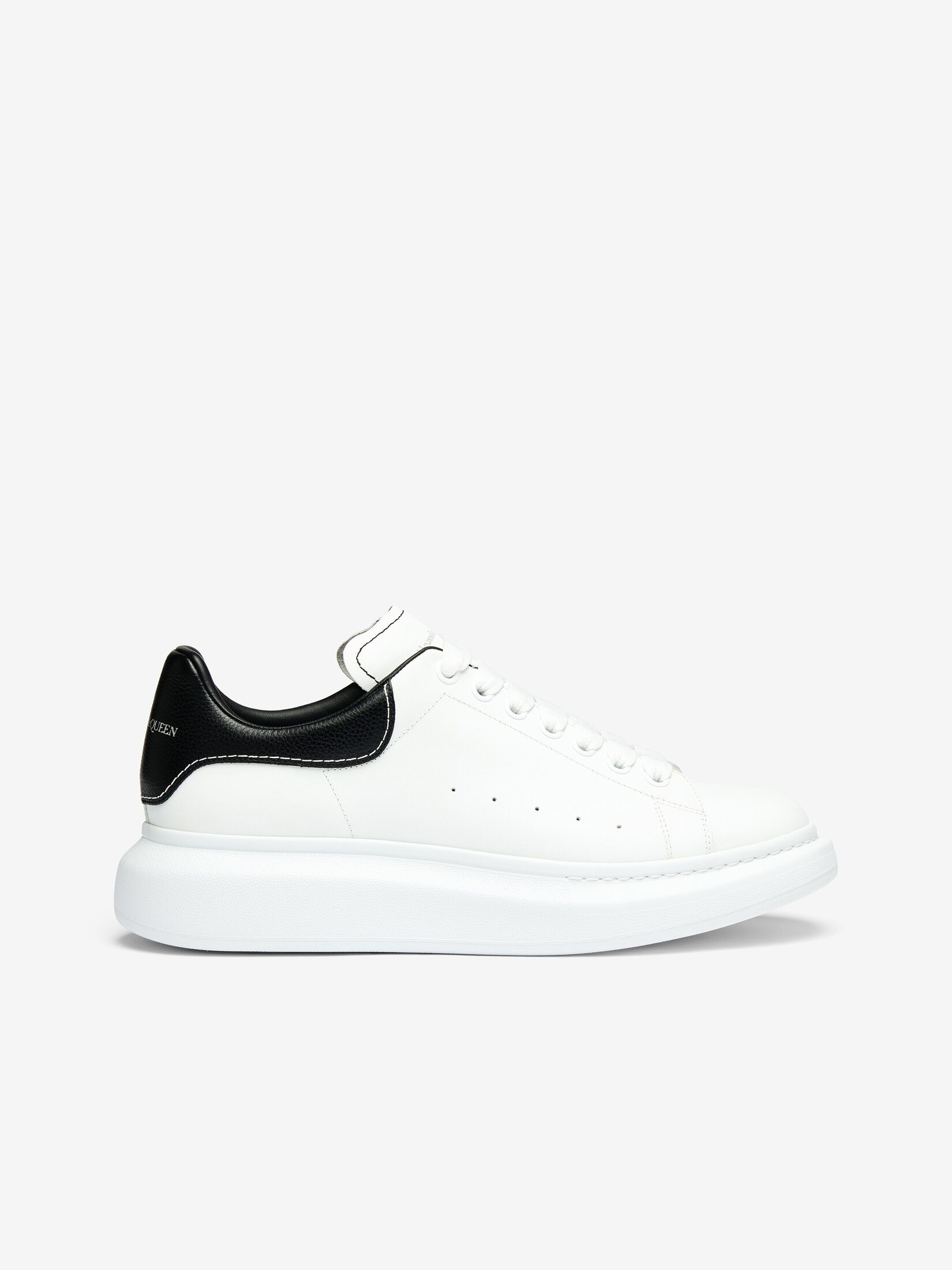 Men's white oversized sneaker with blue counter