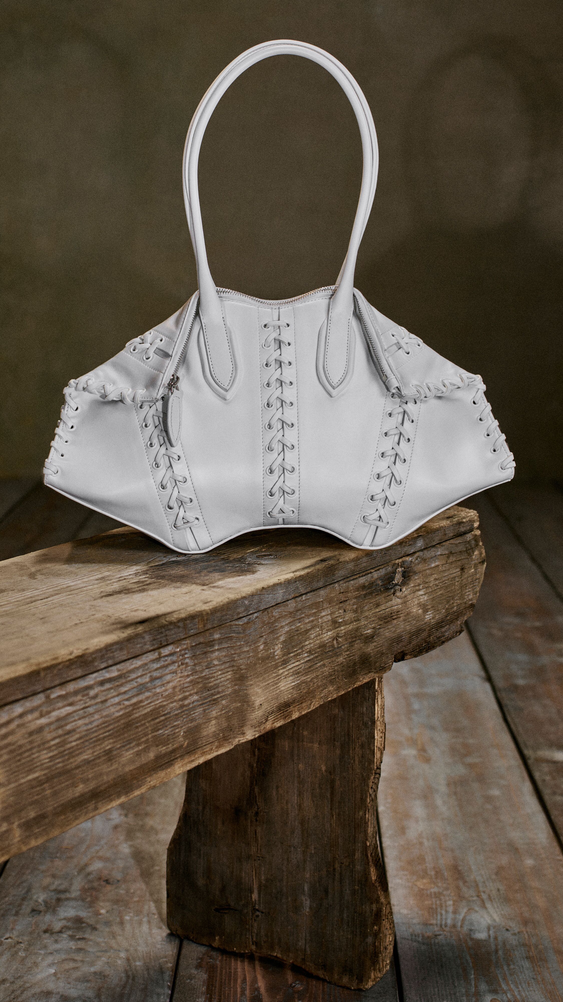 White McQueen Manta Bag