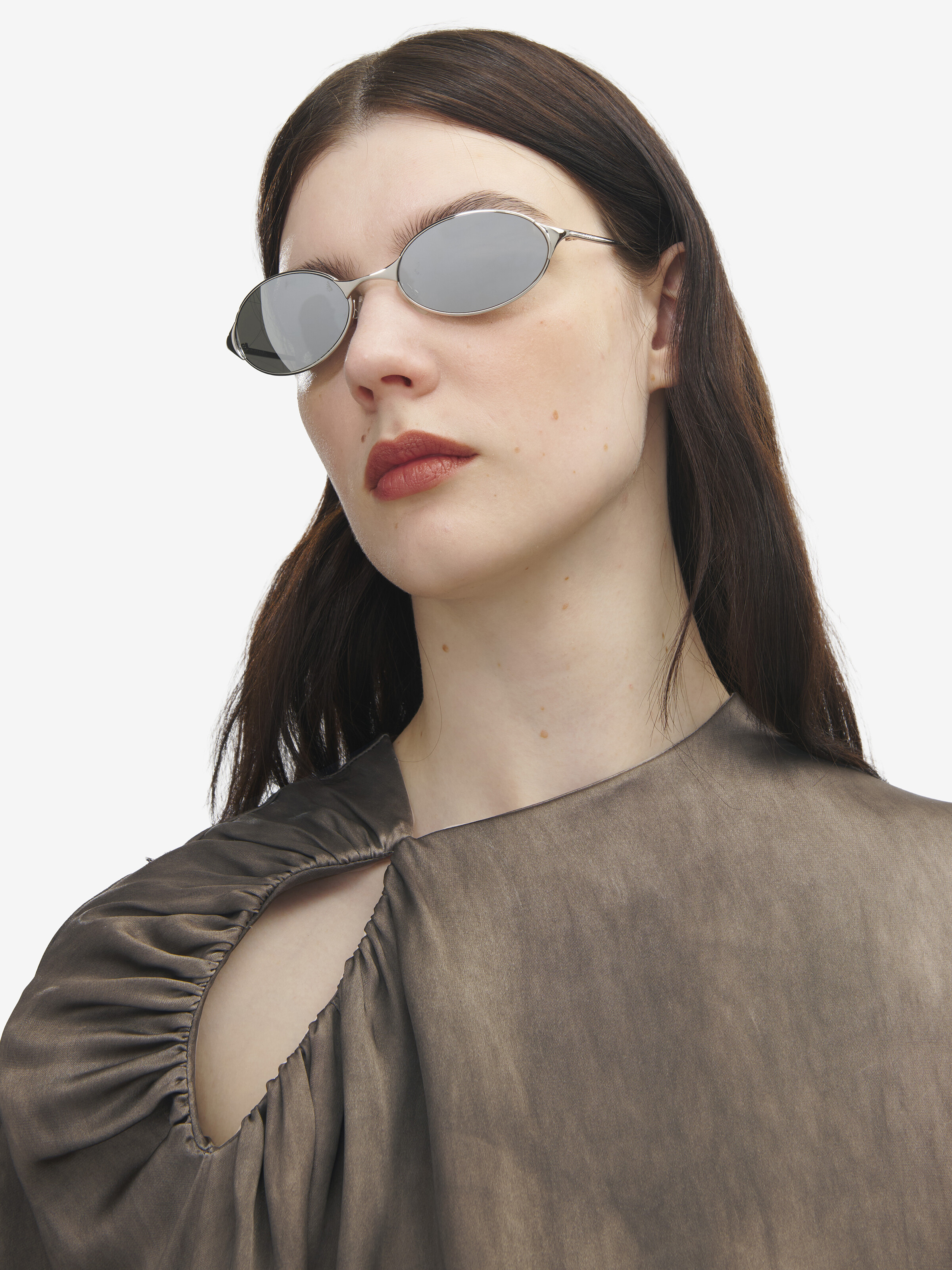 Neo Oval Sunglasses in Silver-finish in Metal | Alexander McQueen - image 2