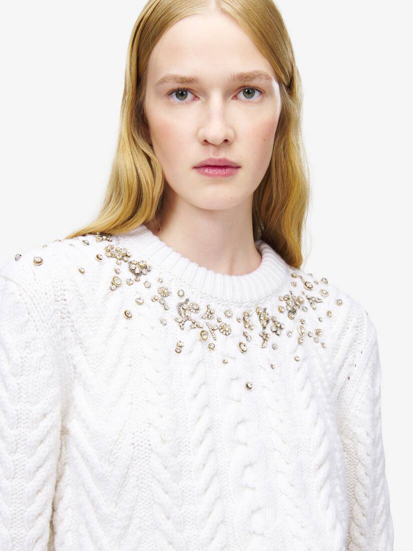 Pullover aus Zopfmusterstrick mit Kristall-Stickerei