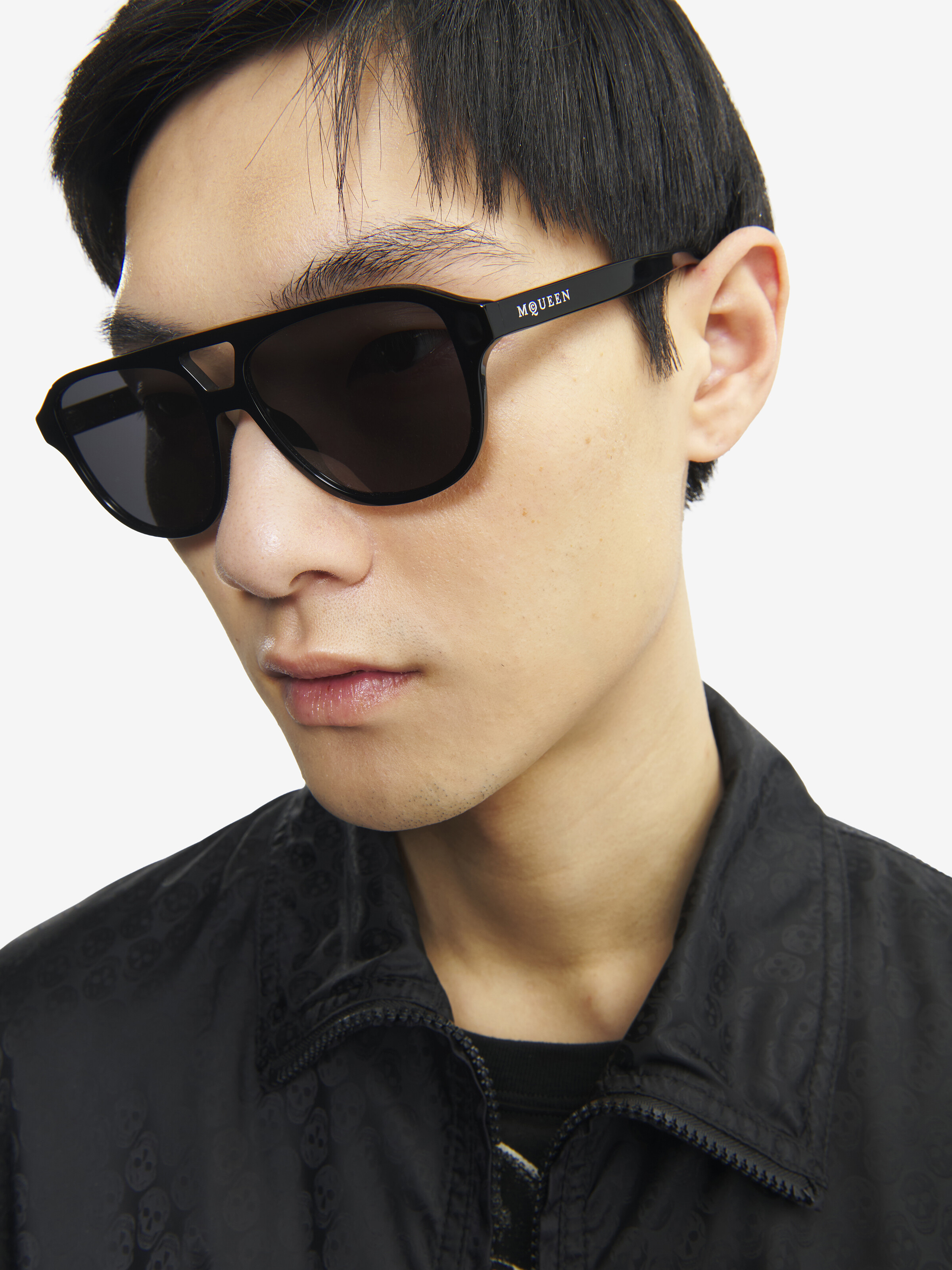 Signature Essentials Sunglasses in Black in Acetate | Alexander McQueen - image 2