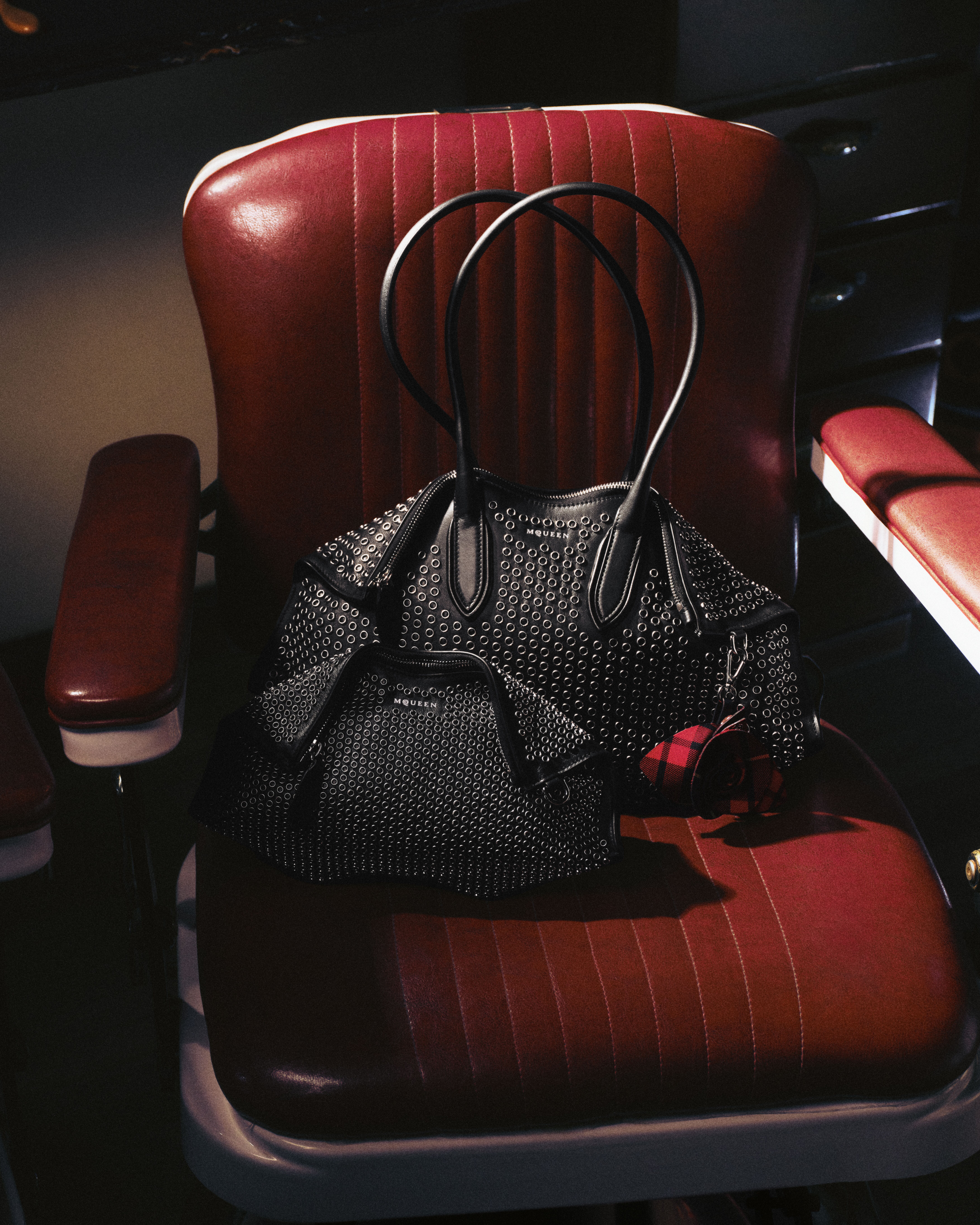 Black Medium Manta Bag