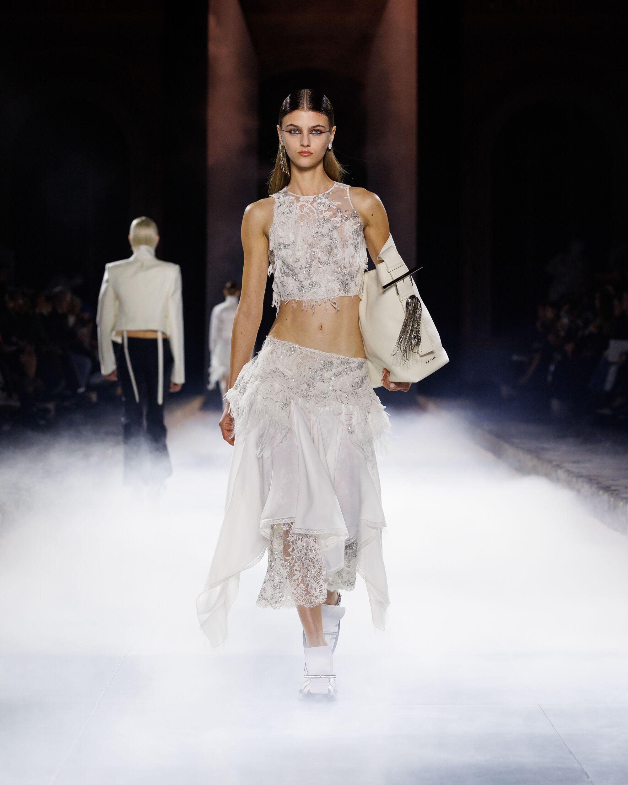 Page: Collection > SS25 Runway > Gallery > Look 16