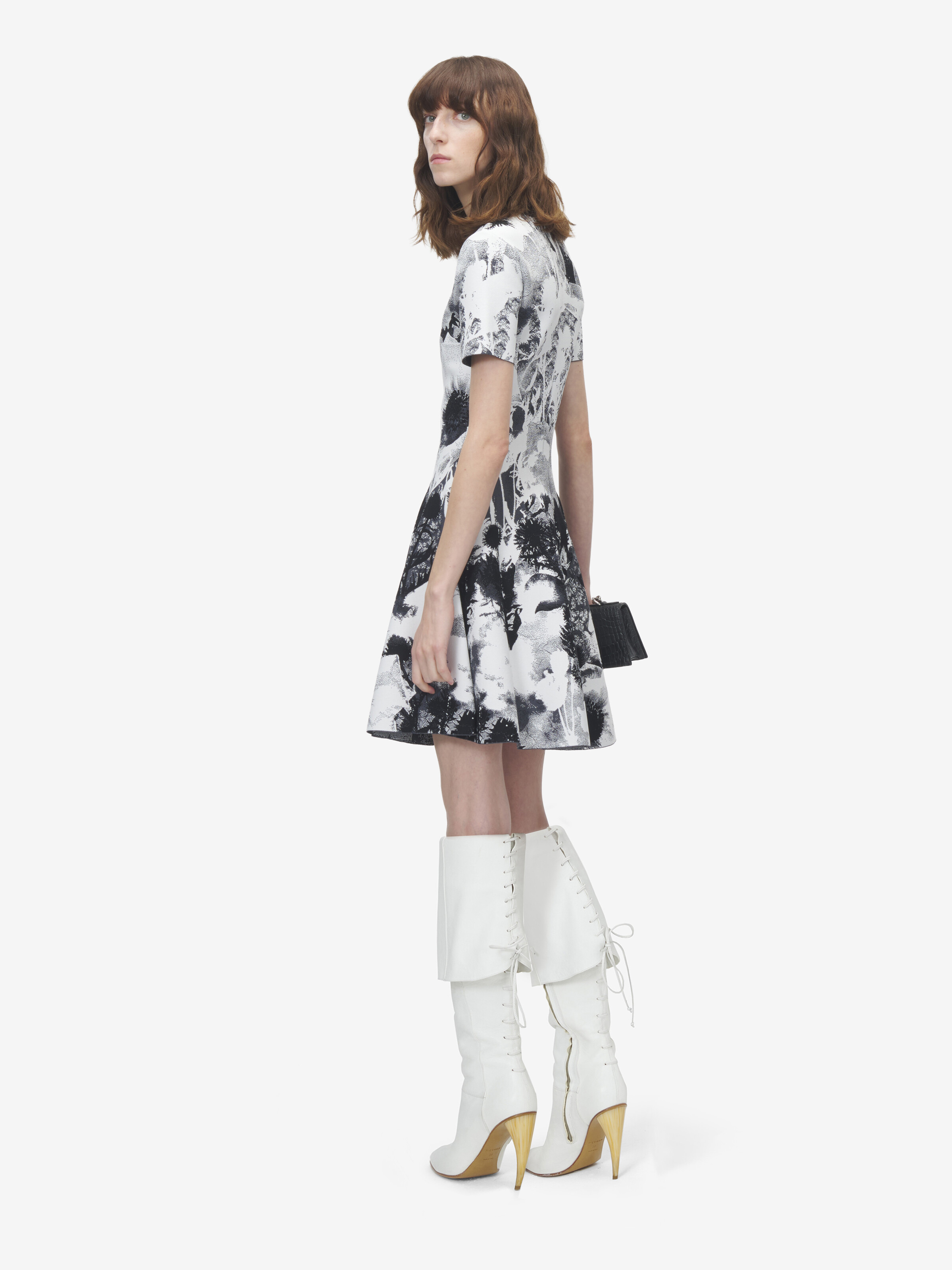 Women's Floral Jacquard Mini Dress in Ivory/Black in 76% Viscose, 16% Polyester, 6% Polyamide, 2% Elastane | Alexander McQueen - image 4