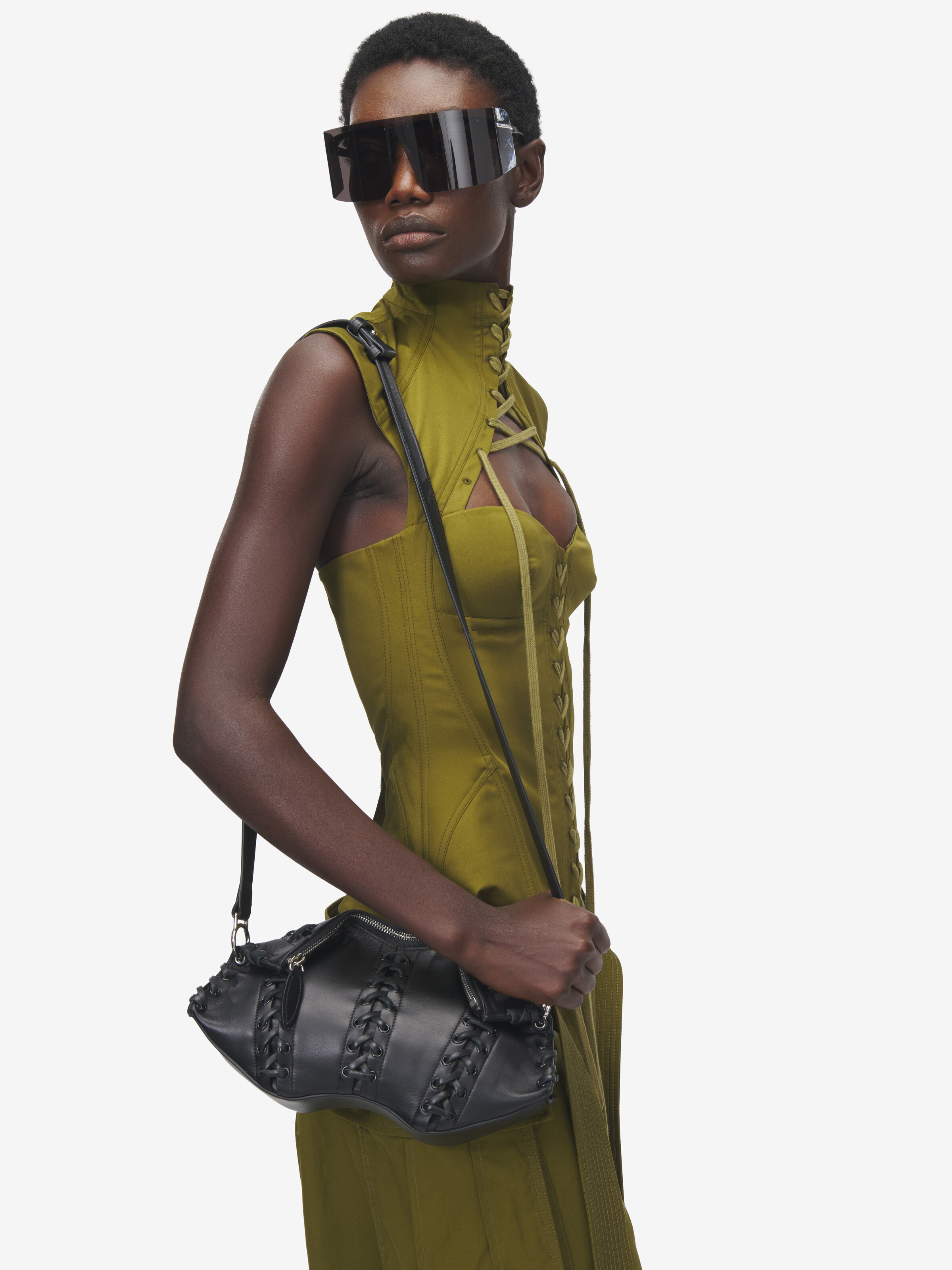 Women's Manta Clutch in Black in Calf Leather | Alexander McQueen - image 2