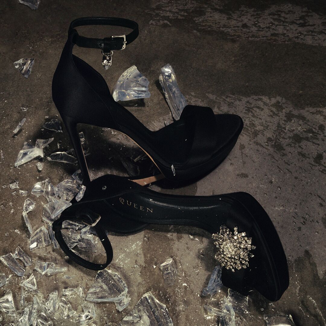 Alexander McQueen | アレキサンダー・マックイーンオフィシャル