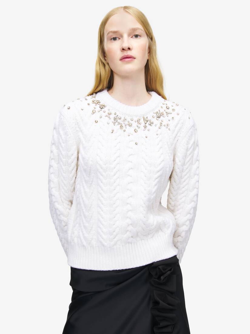 Pullover aus Zopfmusterstrick mit Kristall-Stickerei