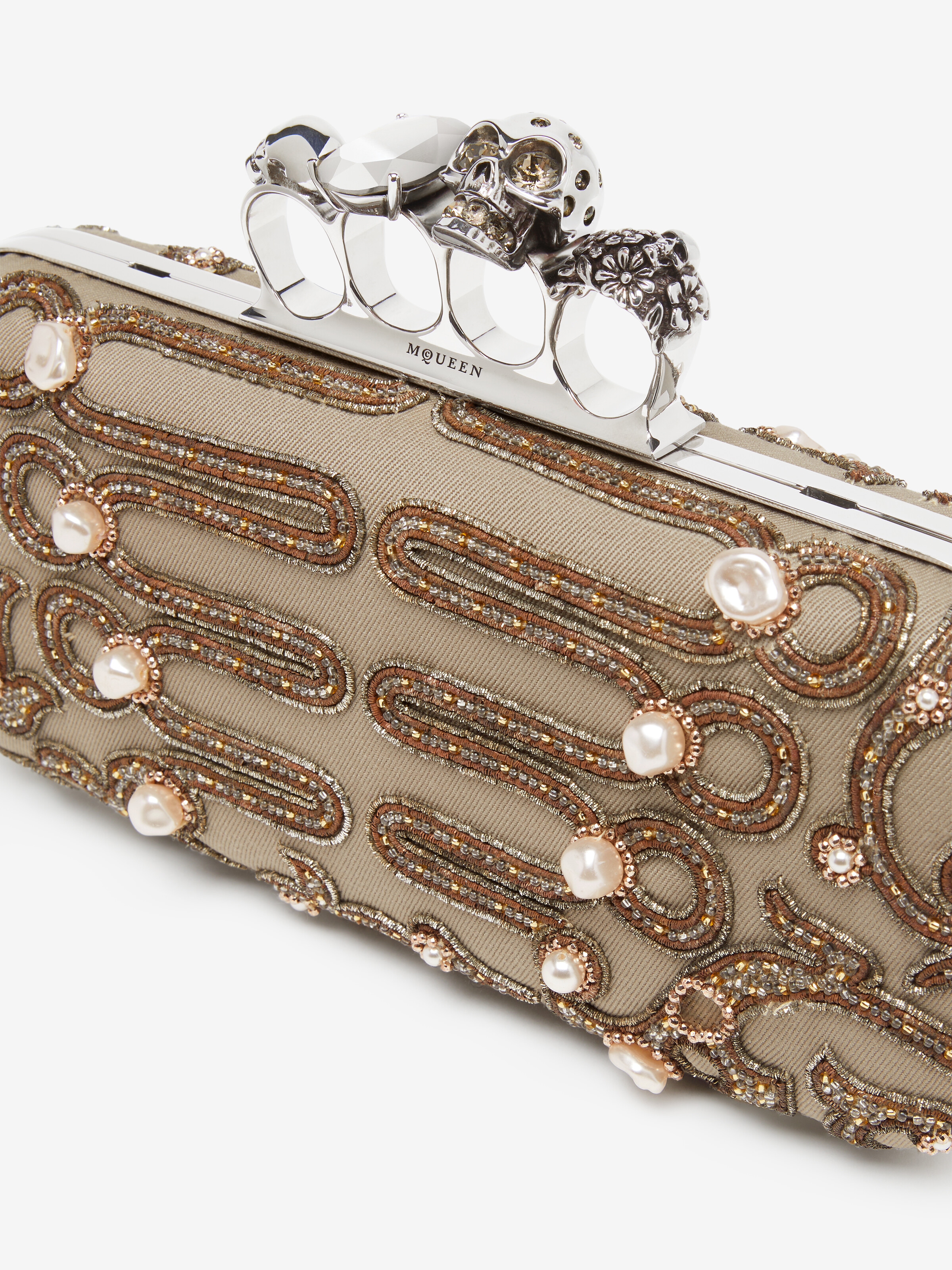 Women's Long Knuckle Clutch in Beige/Silver-Finish in Lamb Leather | Alexander McQueen - image 6