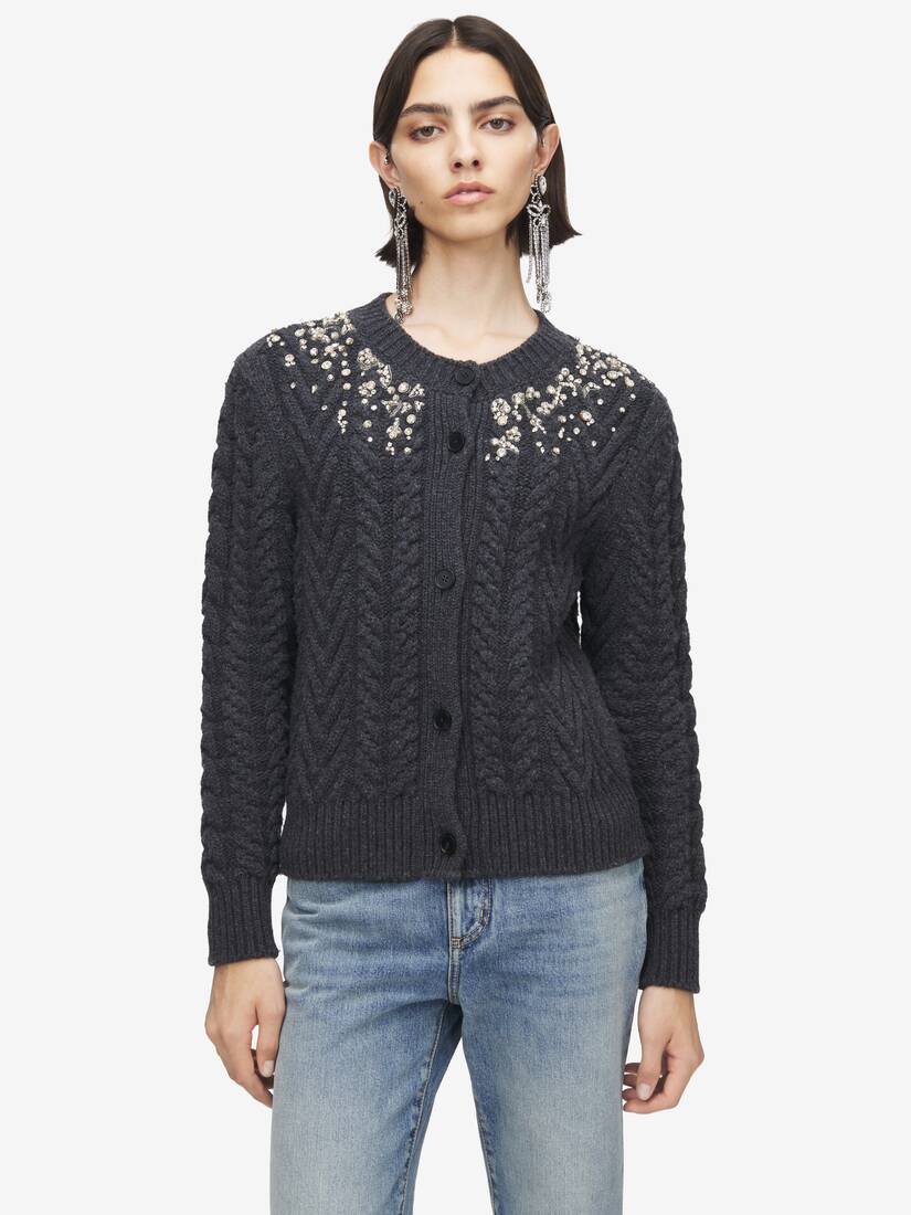 Cardigan aus Zopfmusterstrick mit Kristallstickerei