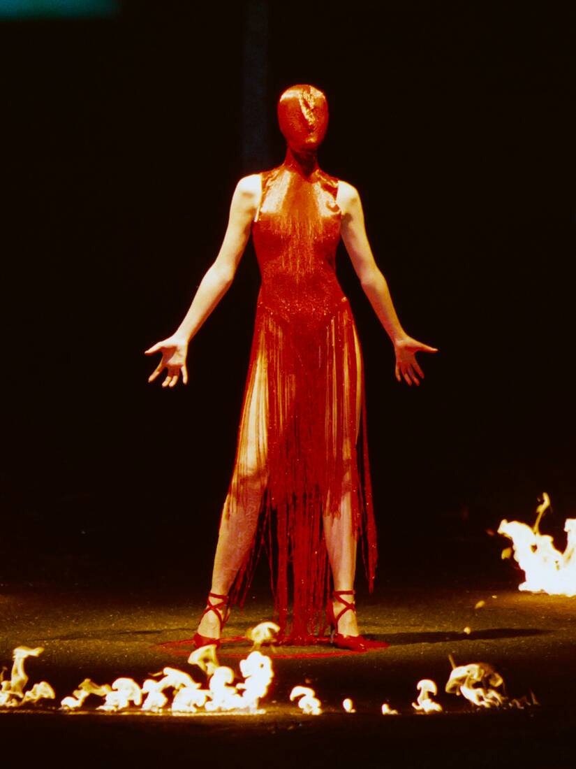 Tate Britain Exhibition - 90's art and Fashion