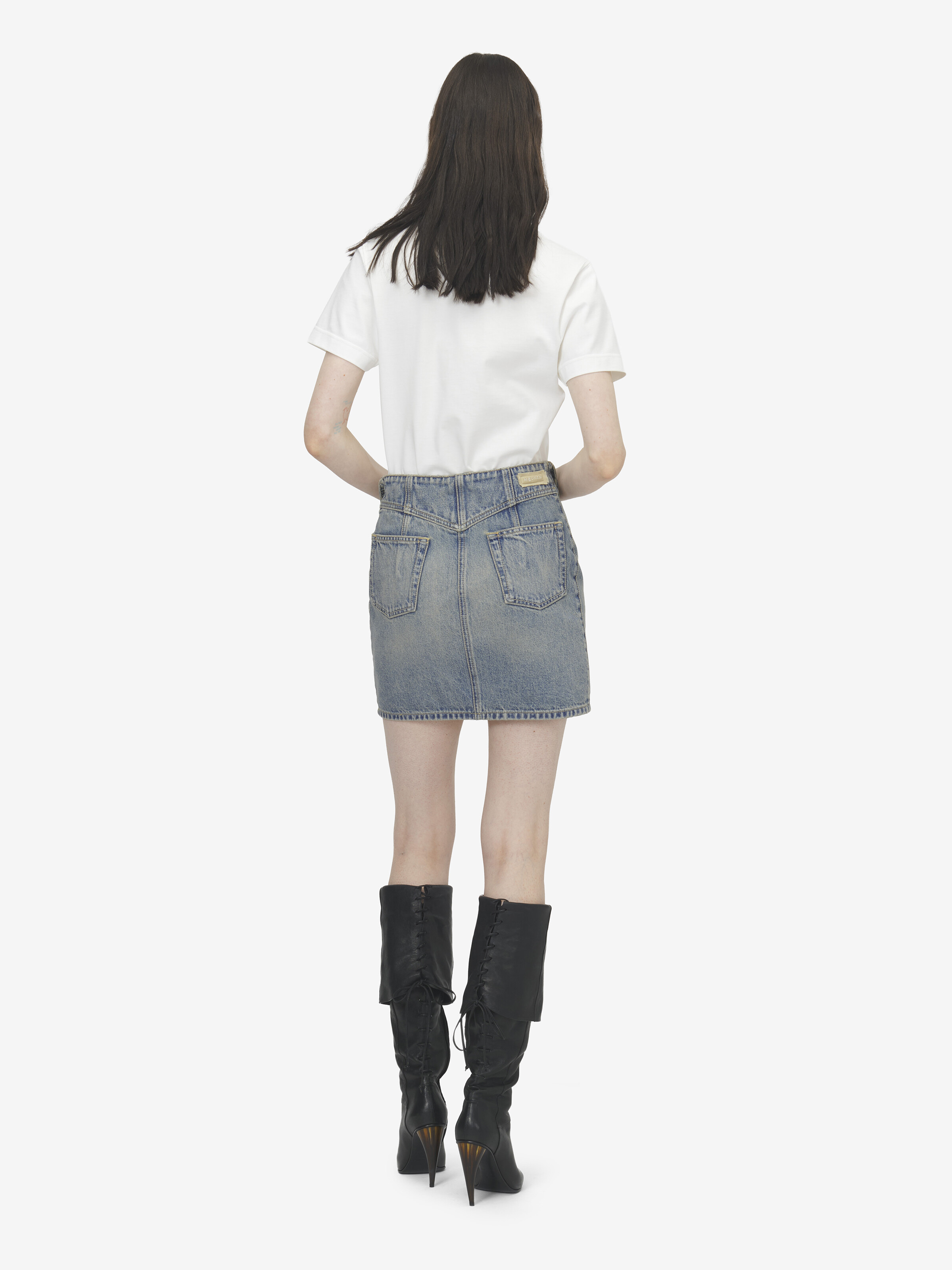 Women's 임브로이더드 로고 패치 티셔츠 in 아이보리 in 100% 코튼 | Alexander McQueen - image 4
