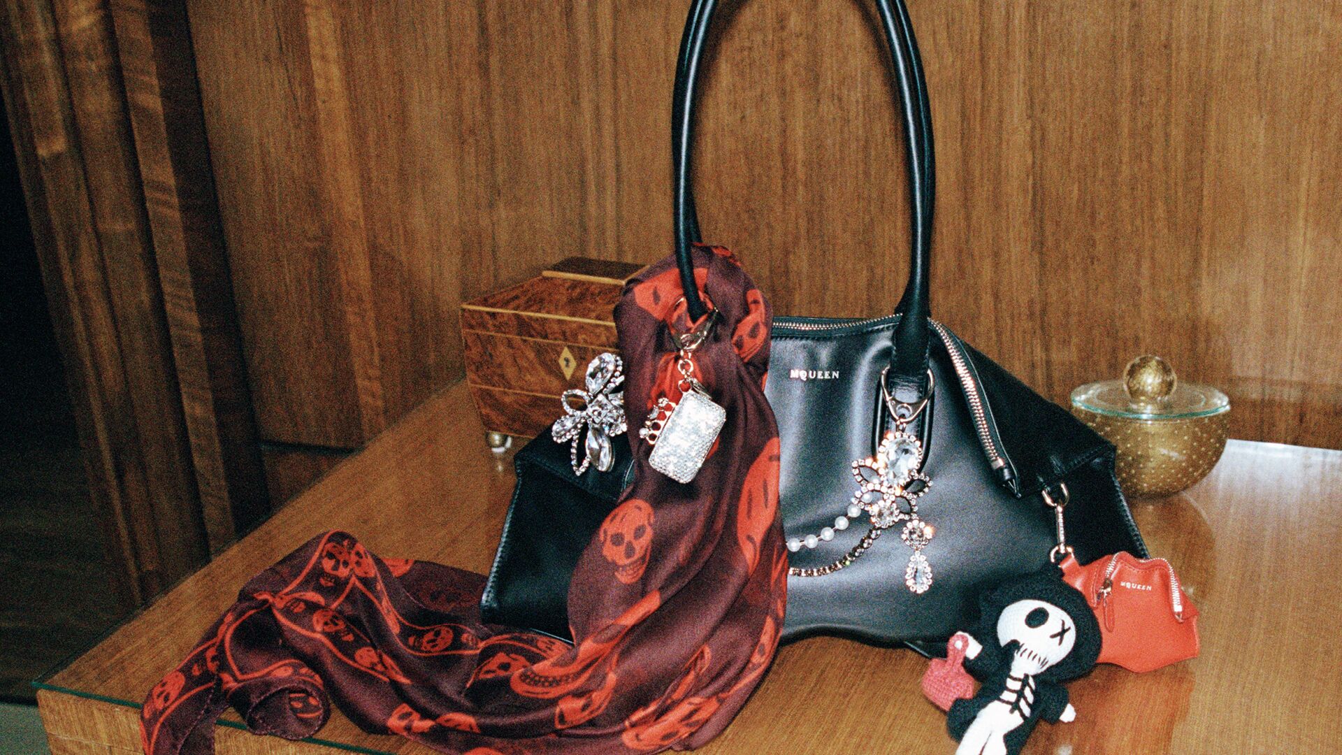 Alexander McQueen | アレキサンダー・マックイーンオフィシャル