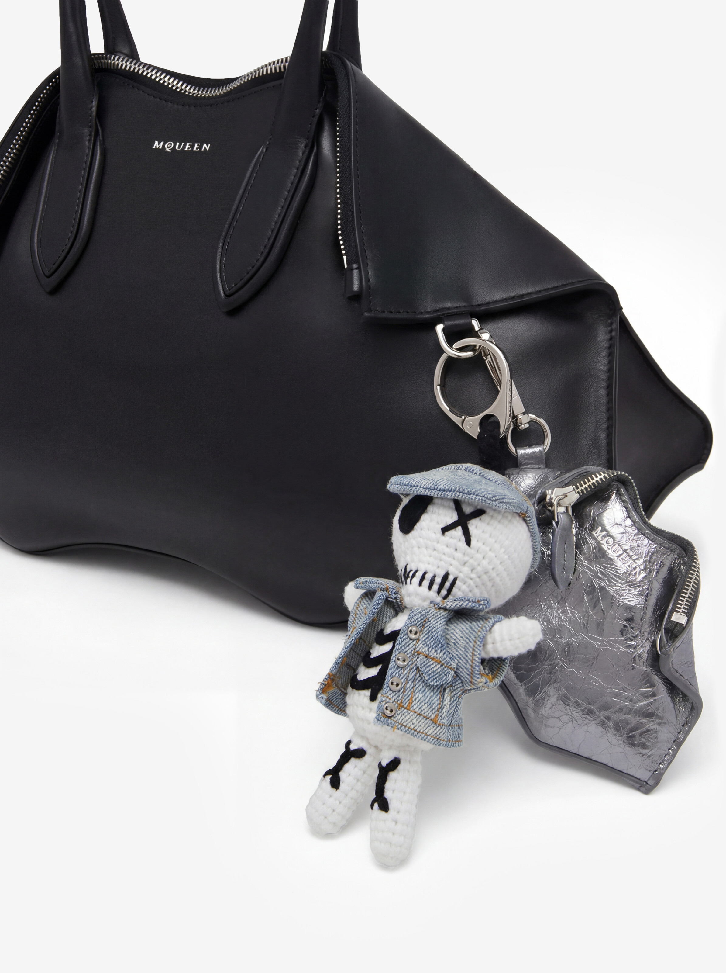 Women's Manta Charm in Dark Silver in Calf Leather | Alexander McQueen - image 2