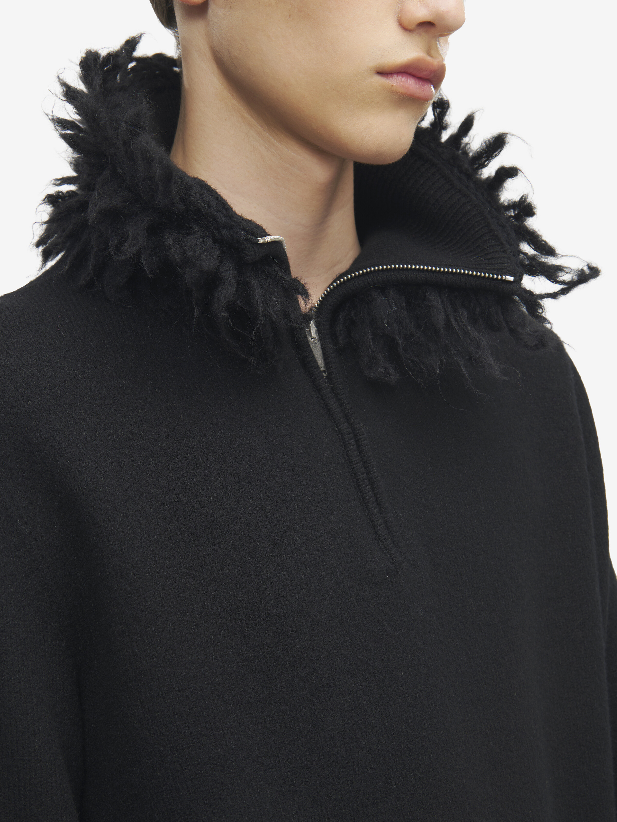 Pullover mit fransigem Kragen