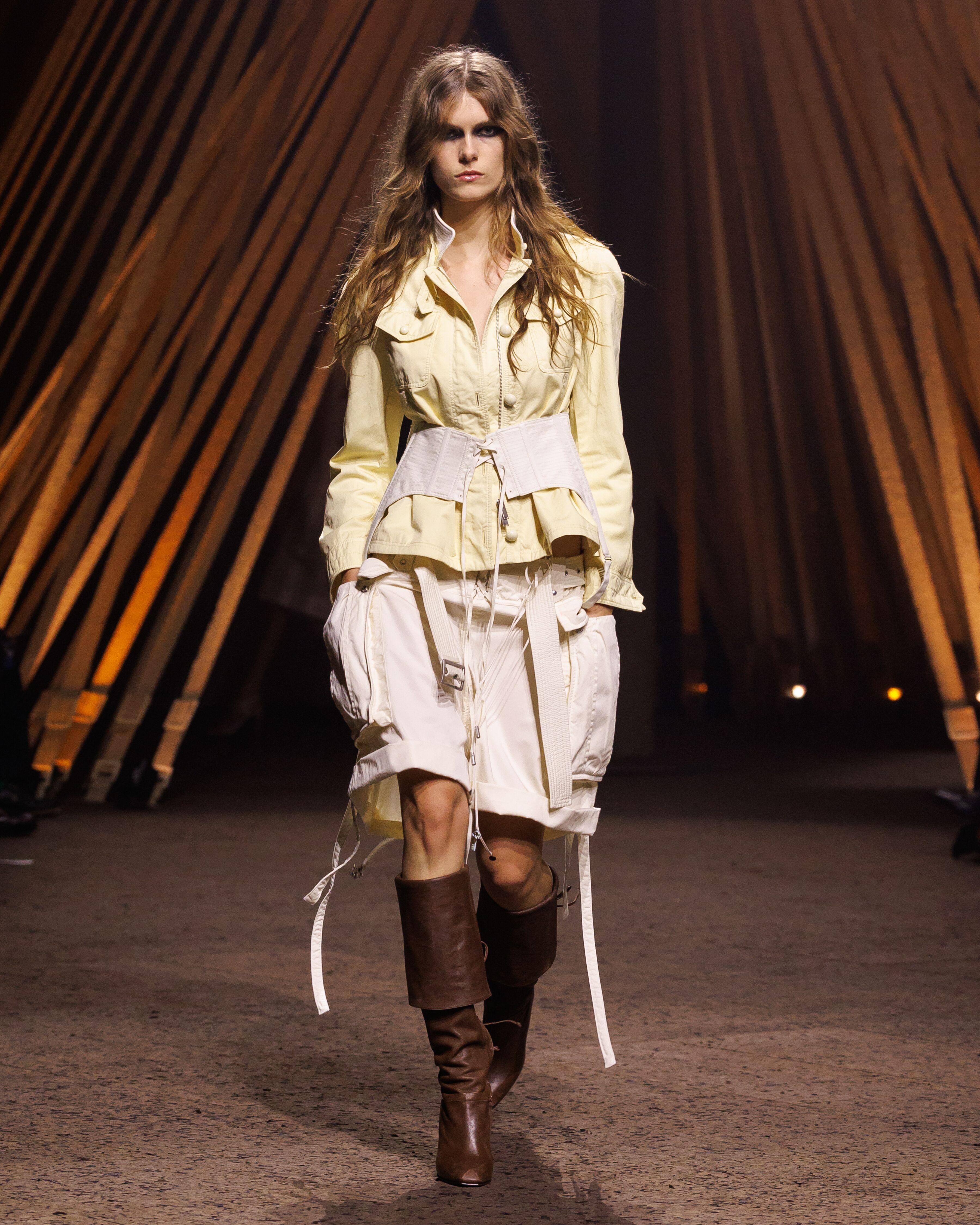McQueen Spring Summer 2026 Look 13 Utility jacket with deconstructed corset detailing in cream and ivory garment-dyed cotton twill with leather collar. Cargo shorts with corset lacing detail in ivory cotton twill. 