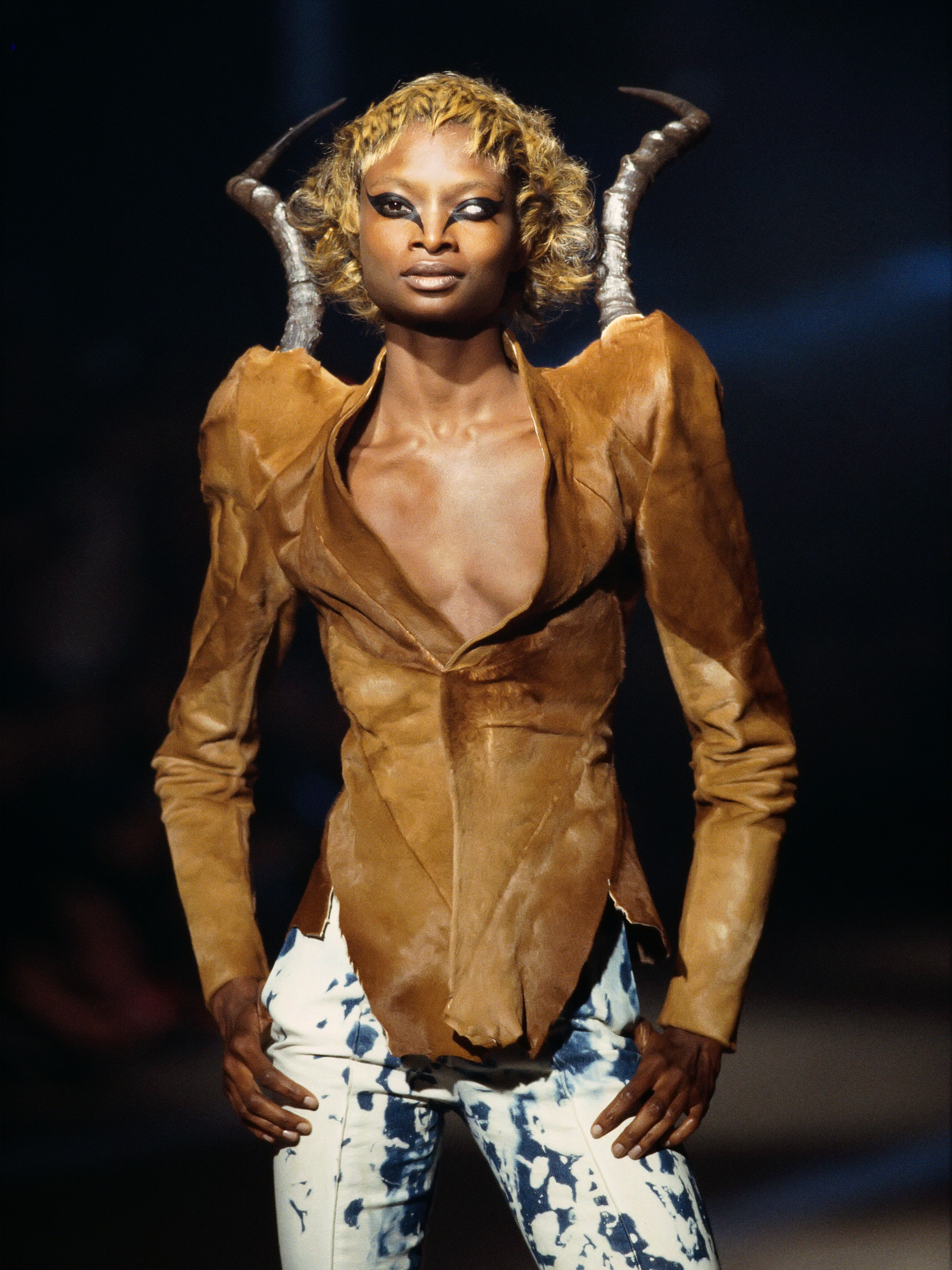 Tailored jacket in calf skin with impala horns.