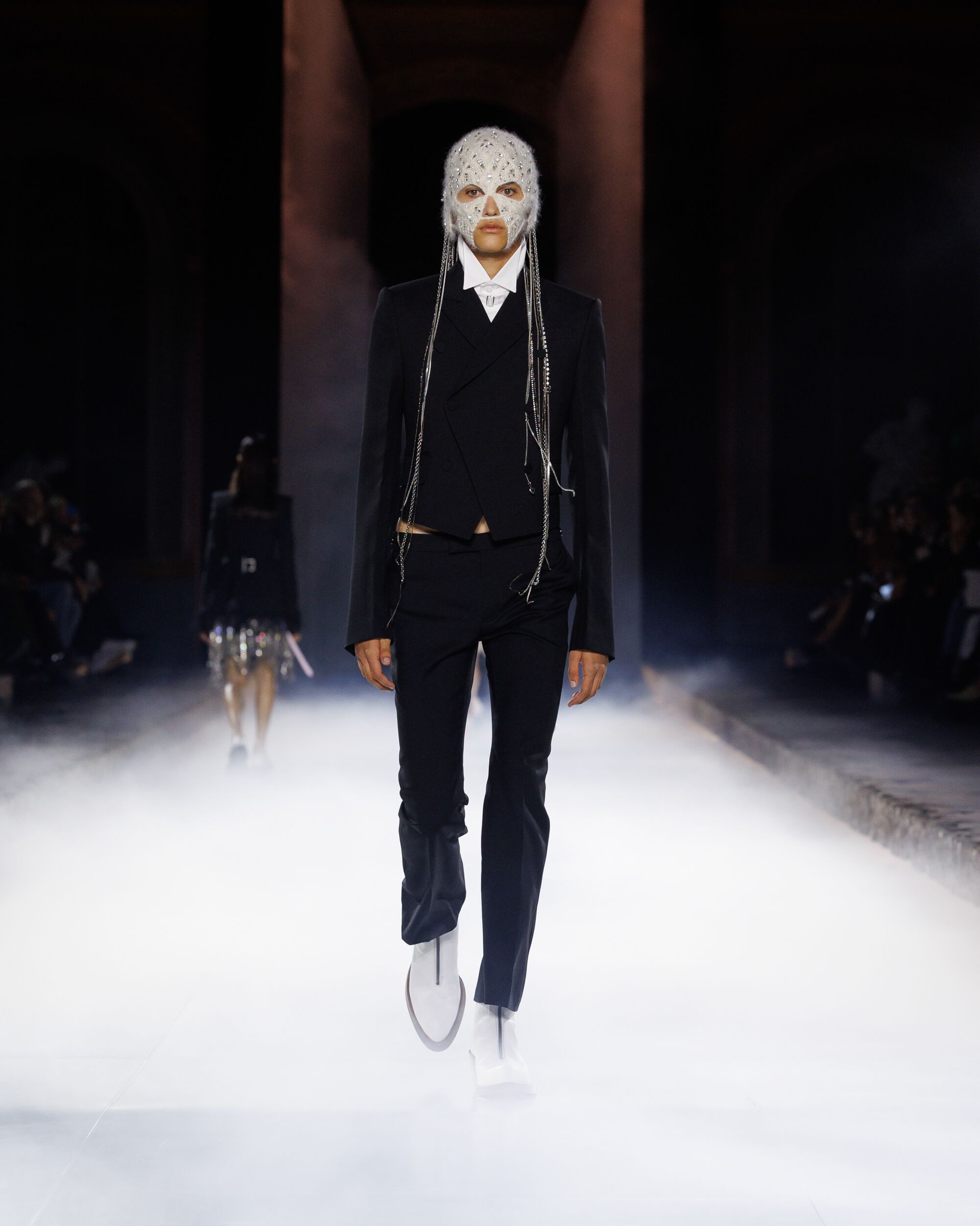 Page: Collection > SS25 Runway > Gallery > Look 36