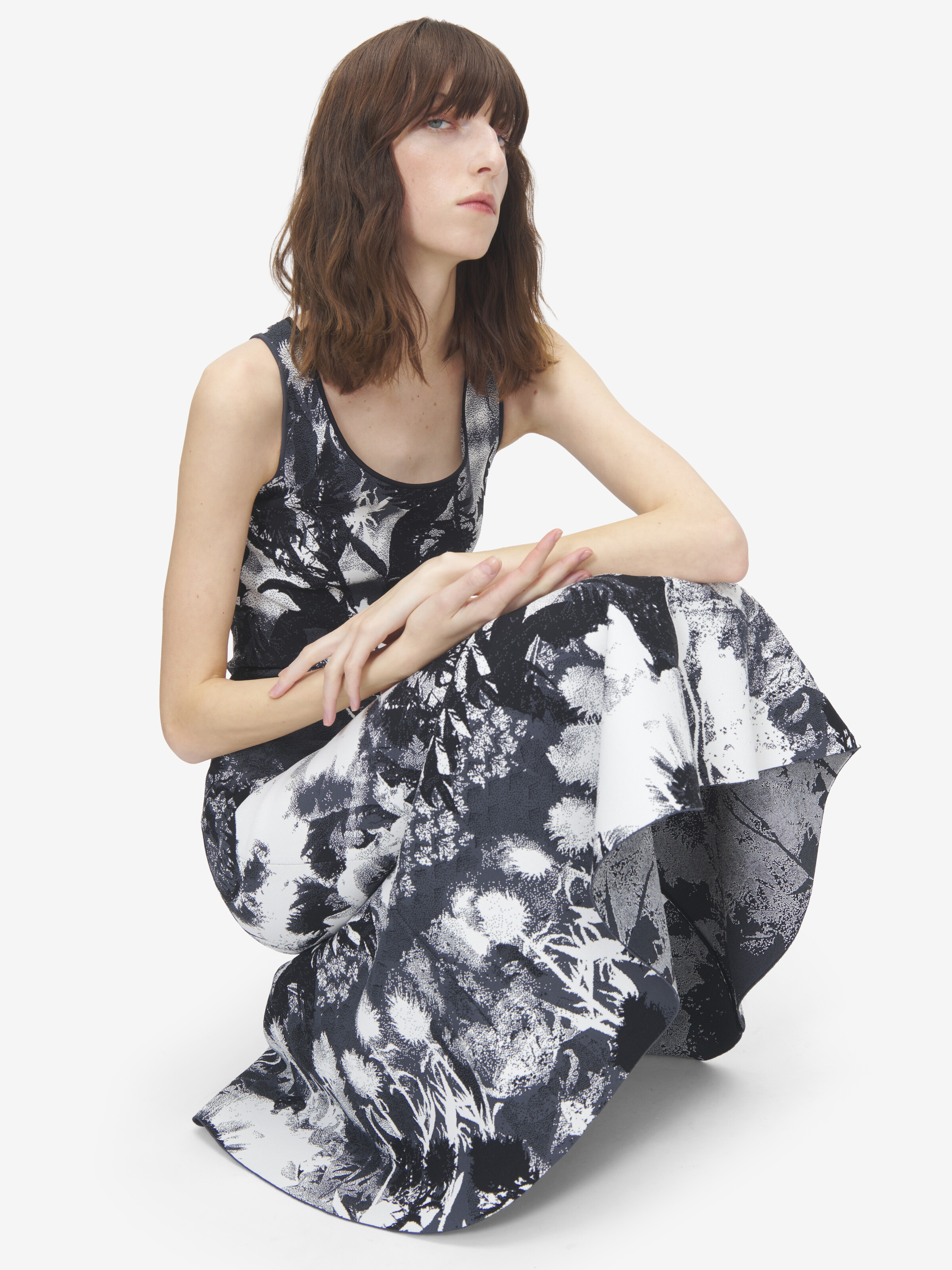 Robe midi en jacquard fleuri pour Femme en Blanc Ivoire/Noir in 76% Viscose, 16% Polyester, 6% Polyamide, 2% Elastan | Alexander McQueen - image 5