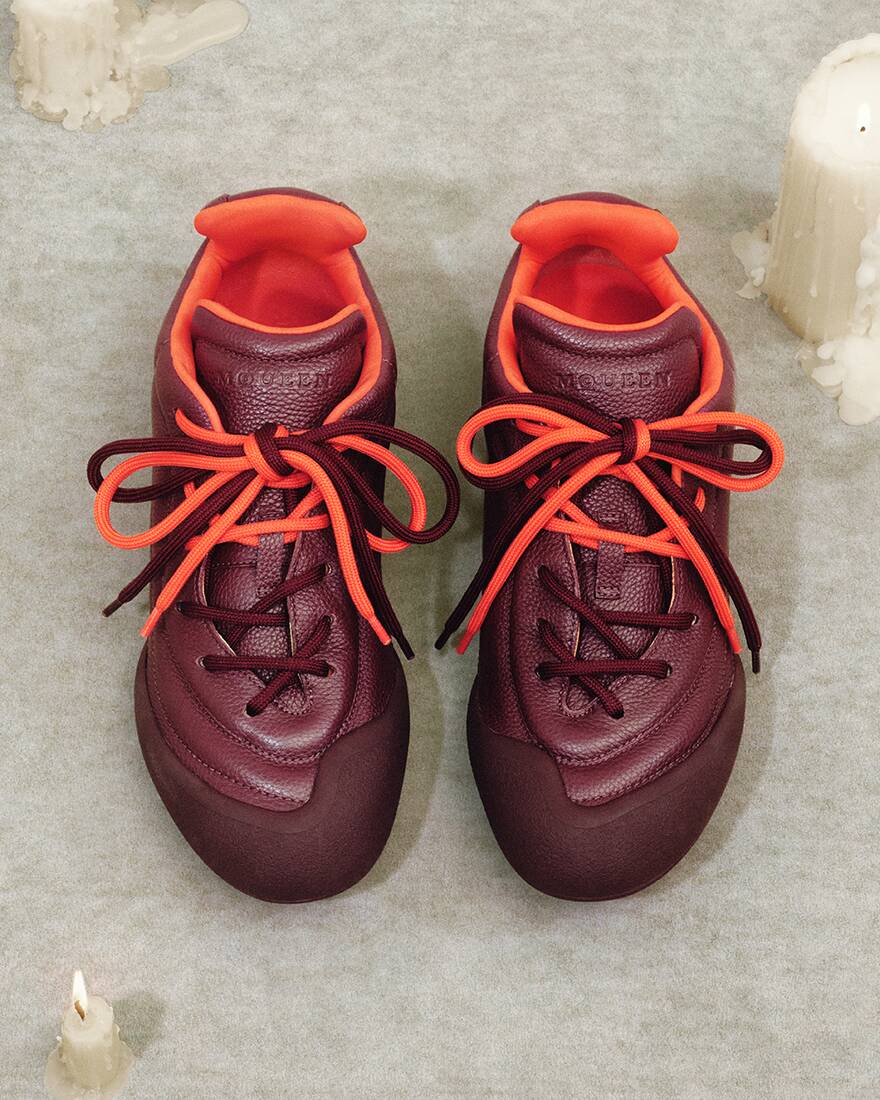 Red and burgundy flexion sneaker