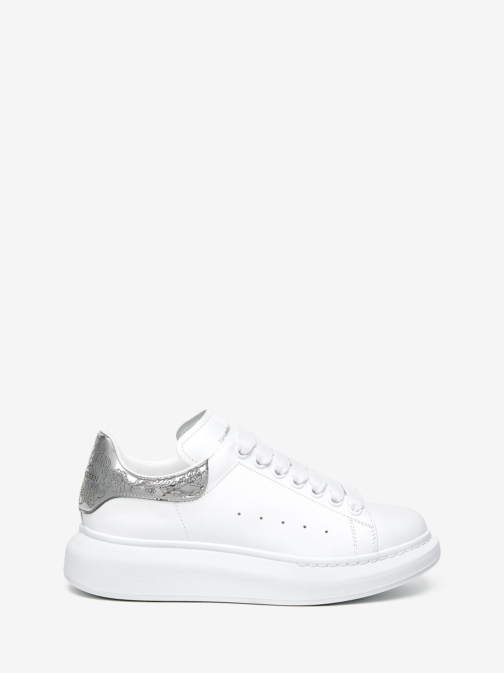 Women's oversized sneakers in white with a silver motif heel counter