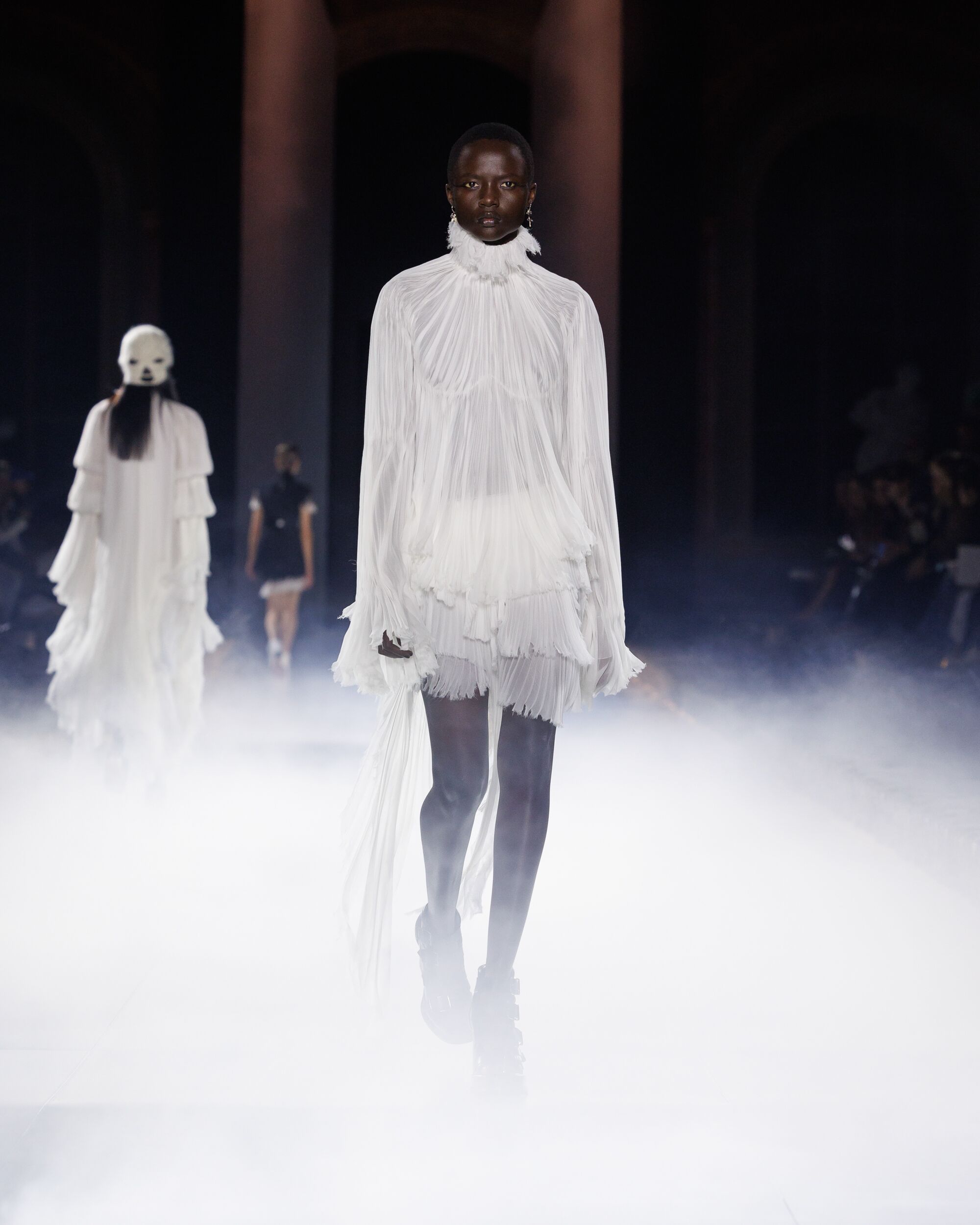 Page: Collection > SS25 Runway > Gallery > Look 9