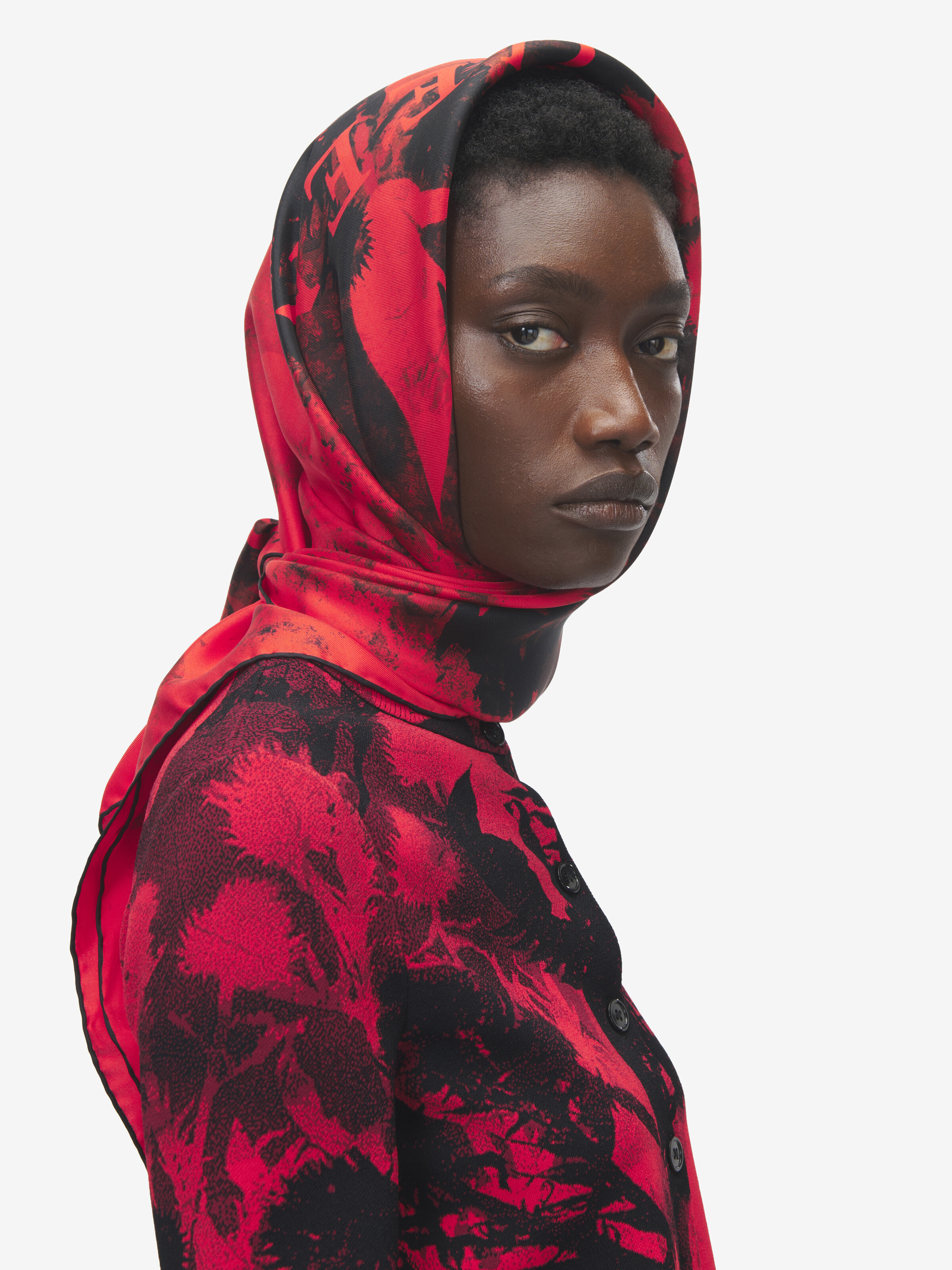 Foulard Floral pour Femme en Rouge/Noir in 100% Soie | Alexander McQueen - image 2