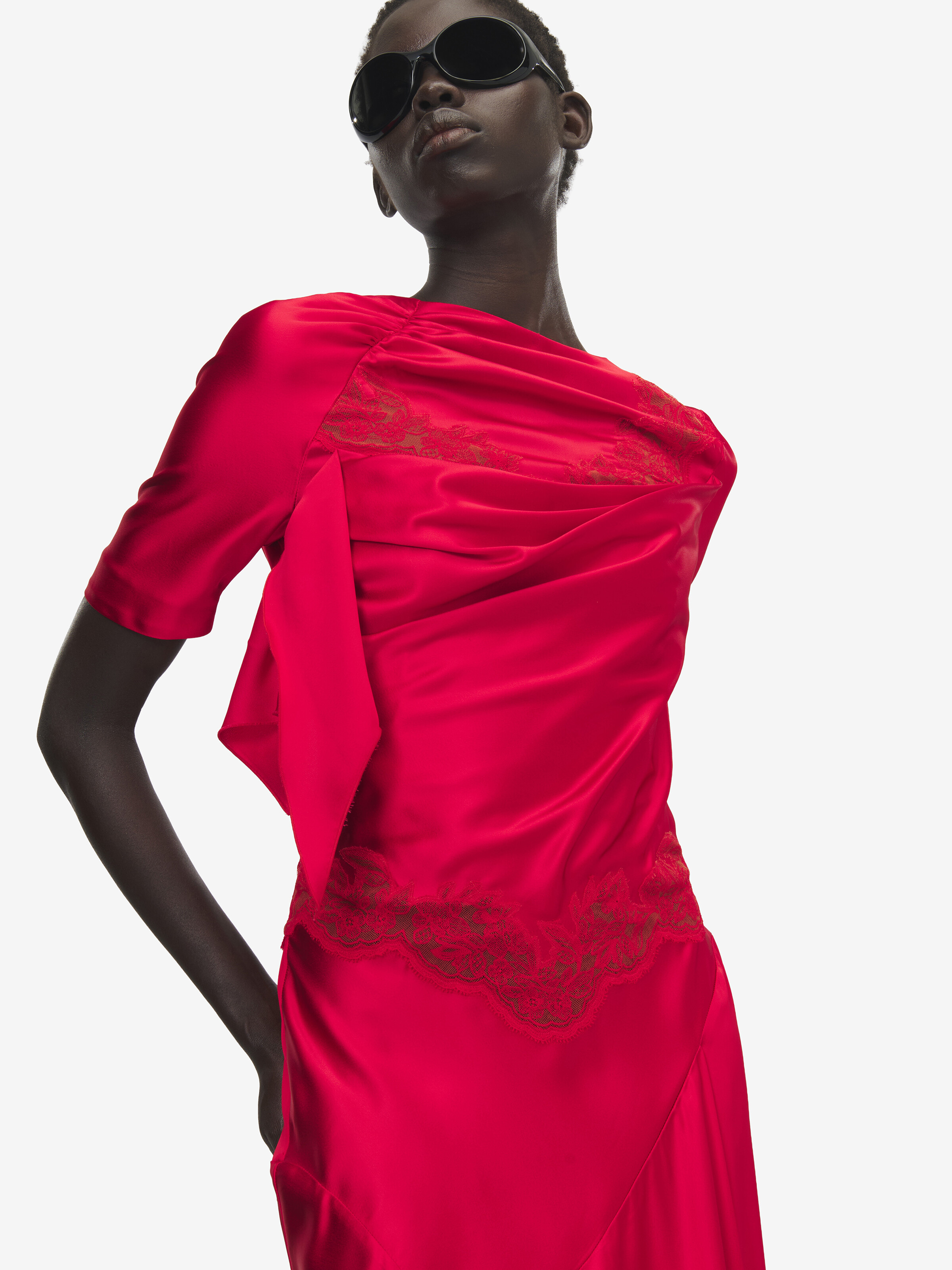 Robe de soirée, à bordure en dentelle pour Femme en Rouge in 100% Viscose | Alexander McQueen - image 4