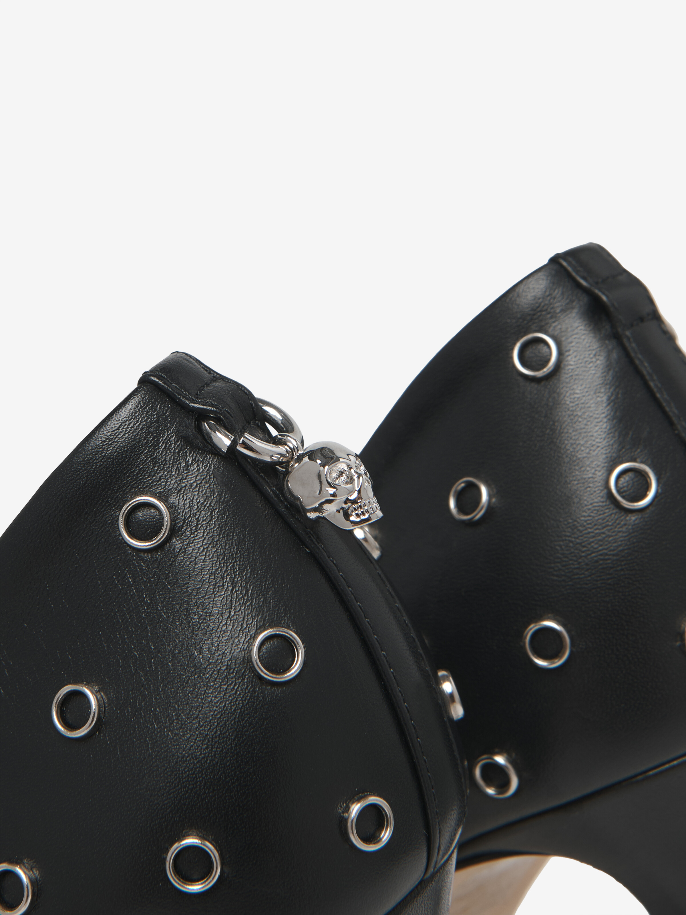 Women's Skull Pump in Black in Calf Leather | Alexander McQueen - image 4