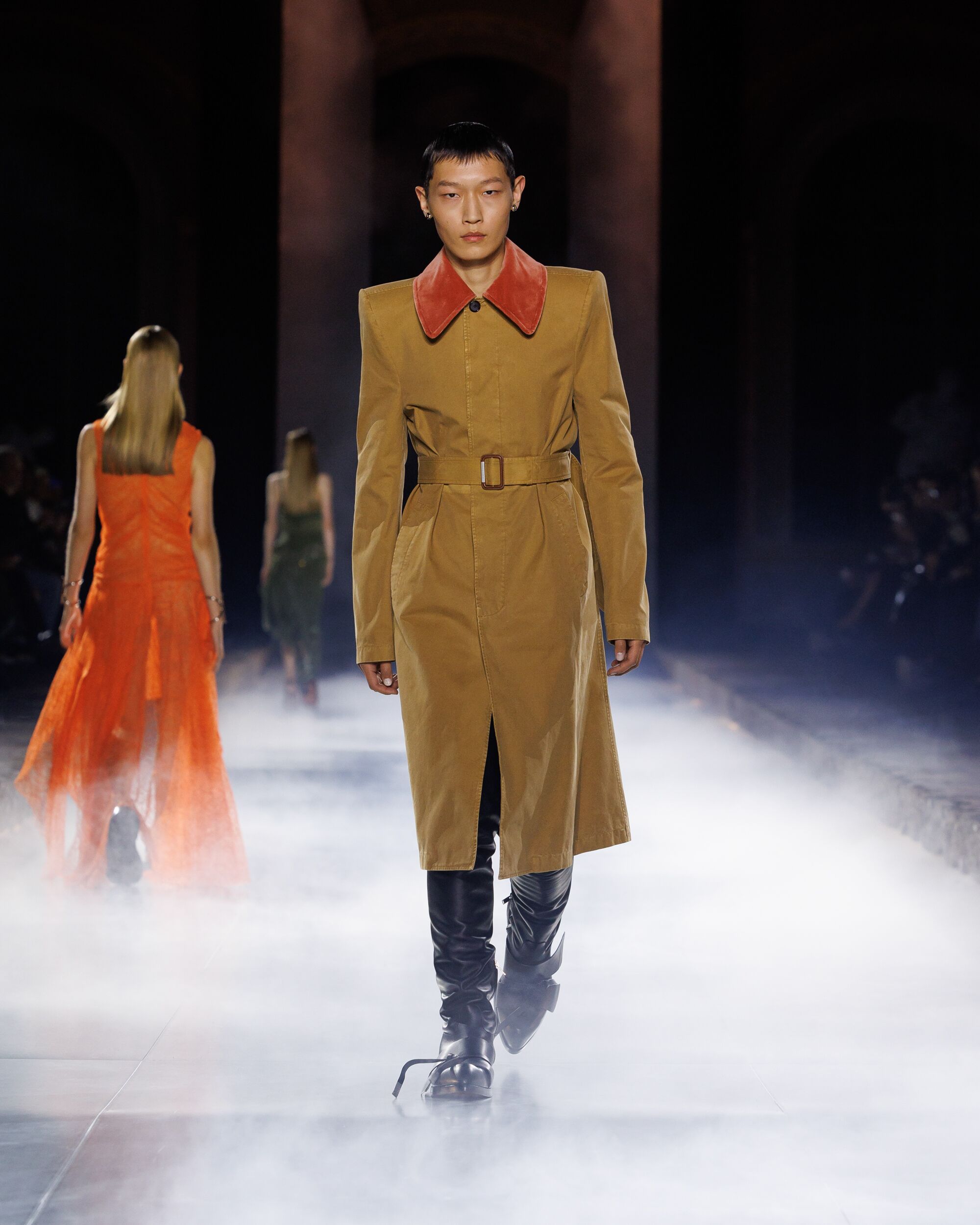 Page: Collection > SS25 Runway > Gallery > Look 28