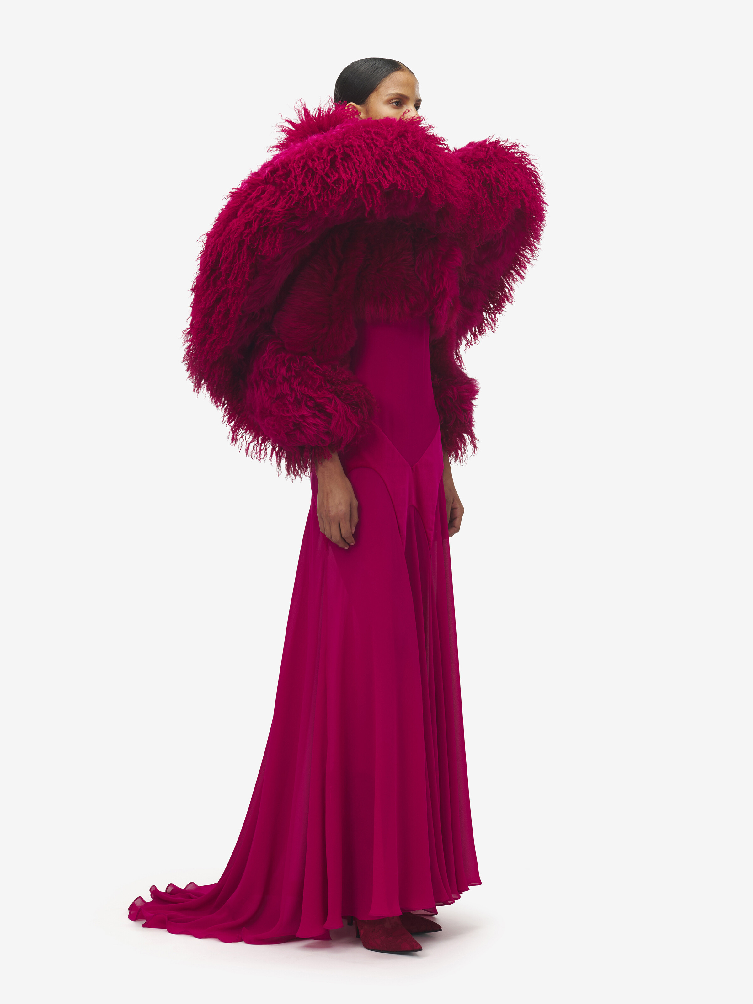Women's Sculpted Shearling Bolero in Fuchsia in 100% Lamb Fur | Alexander McQueen - image 3