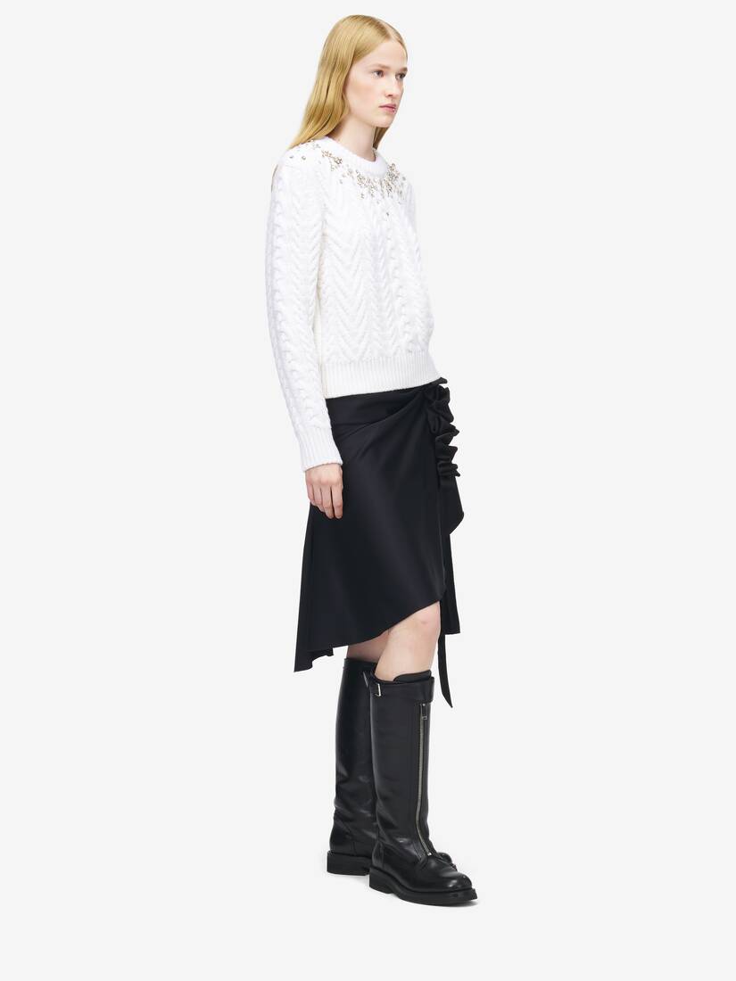 Pullover aus Zopfmusterstrick mit Kristall-Stickerei