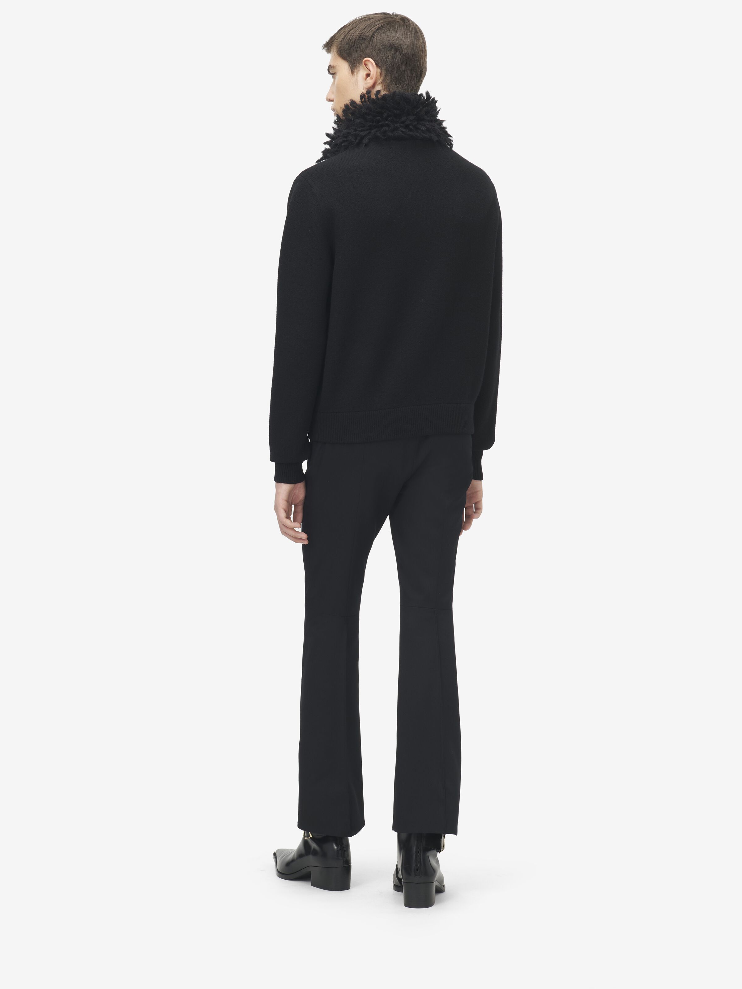 Pullover mit fransigem Kragen