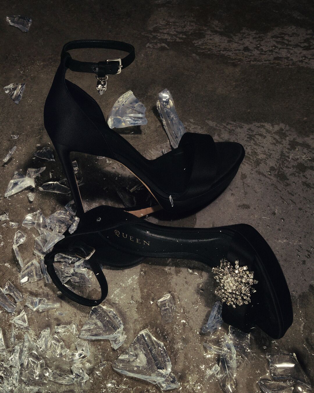 McQueen heeled pumps with skull charm