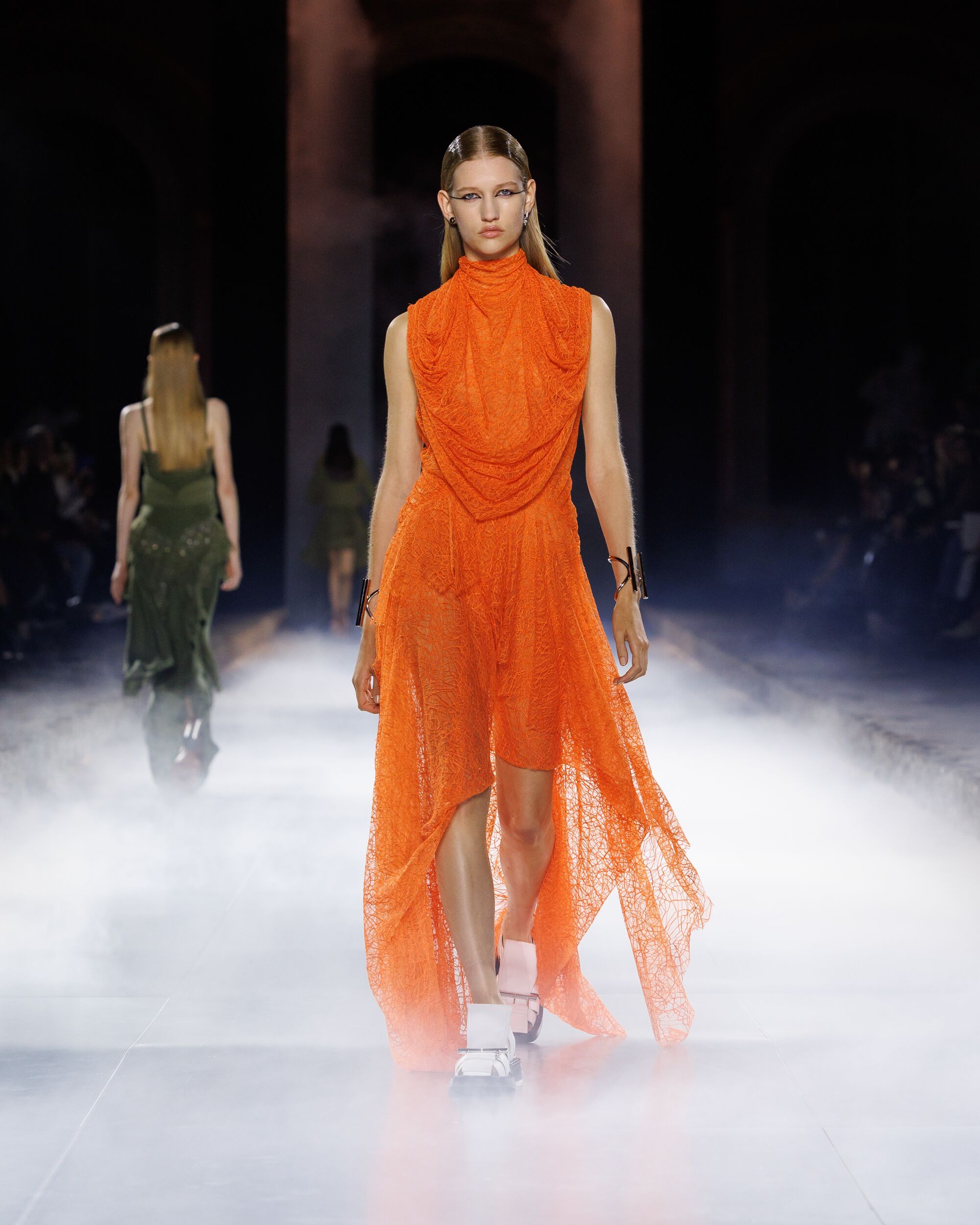 Page: Collection > SS25 Runway > Gallery > Look 27
