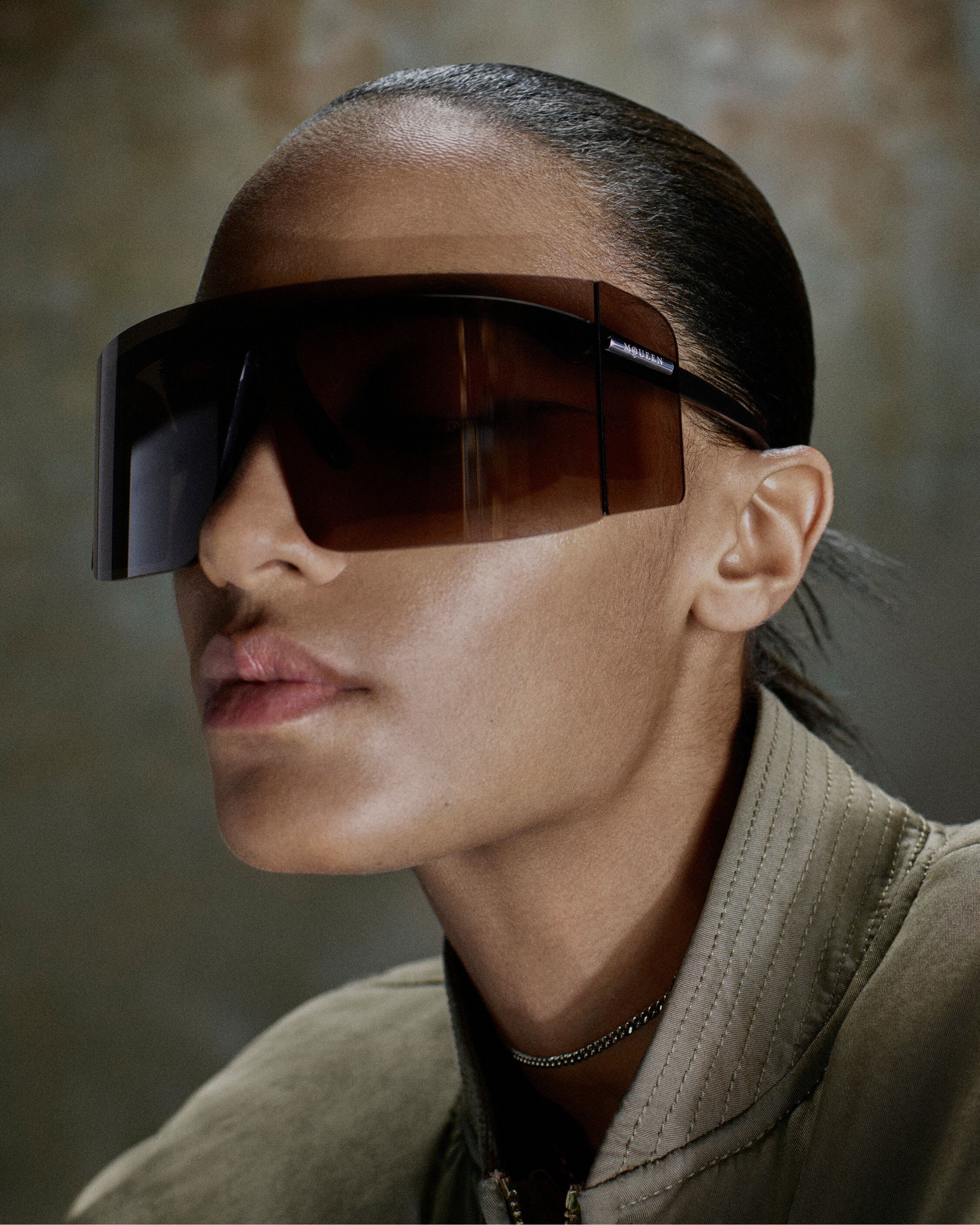 McQueen sunglasses in black