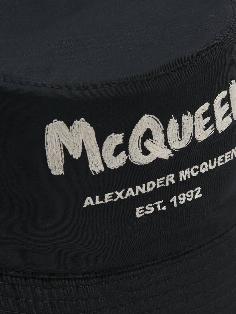 Men's McQueen Graffiti Bucket Hat in Black/ivory