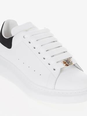 Butterfly Sneaker Charm in Gold | Alexander McQueen NL