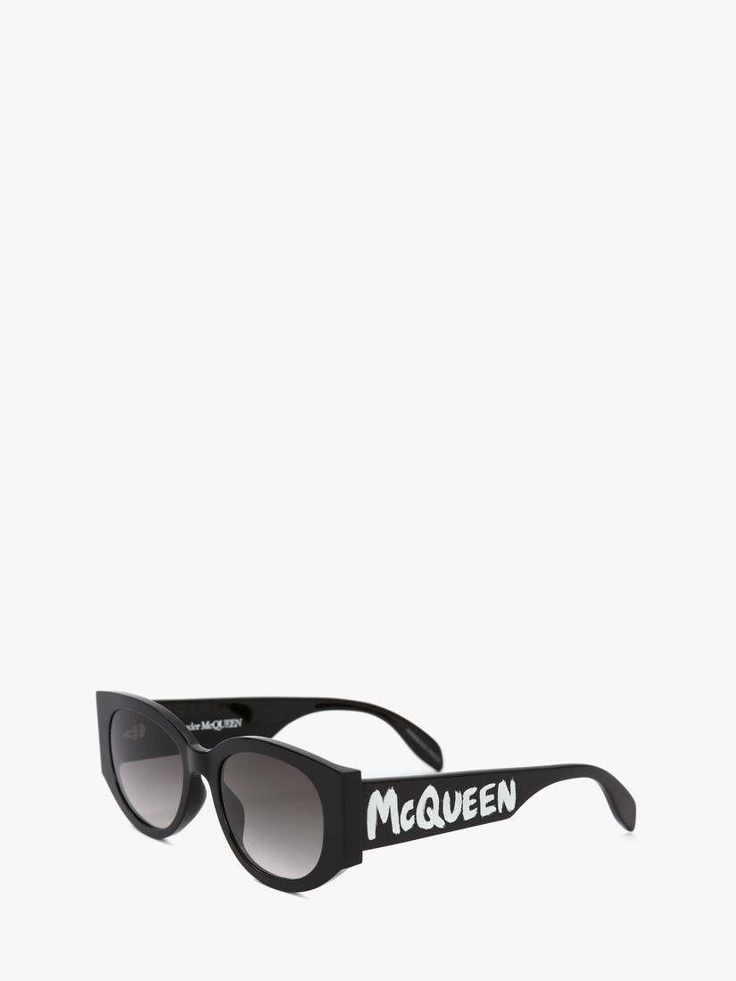 McQueen Graffiti Oval Sunglasses in Black/white