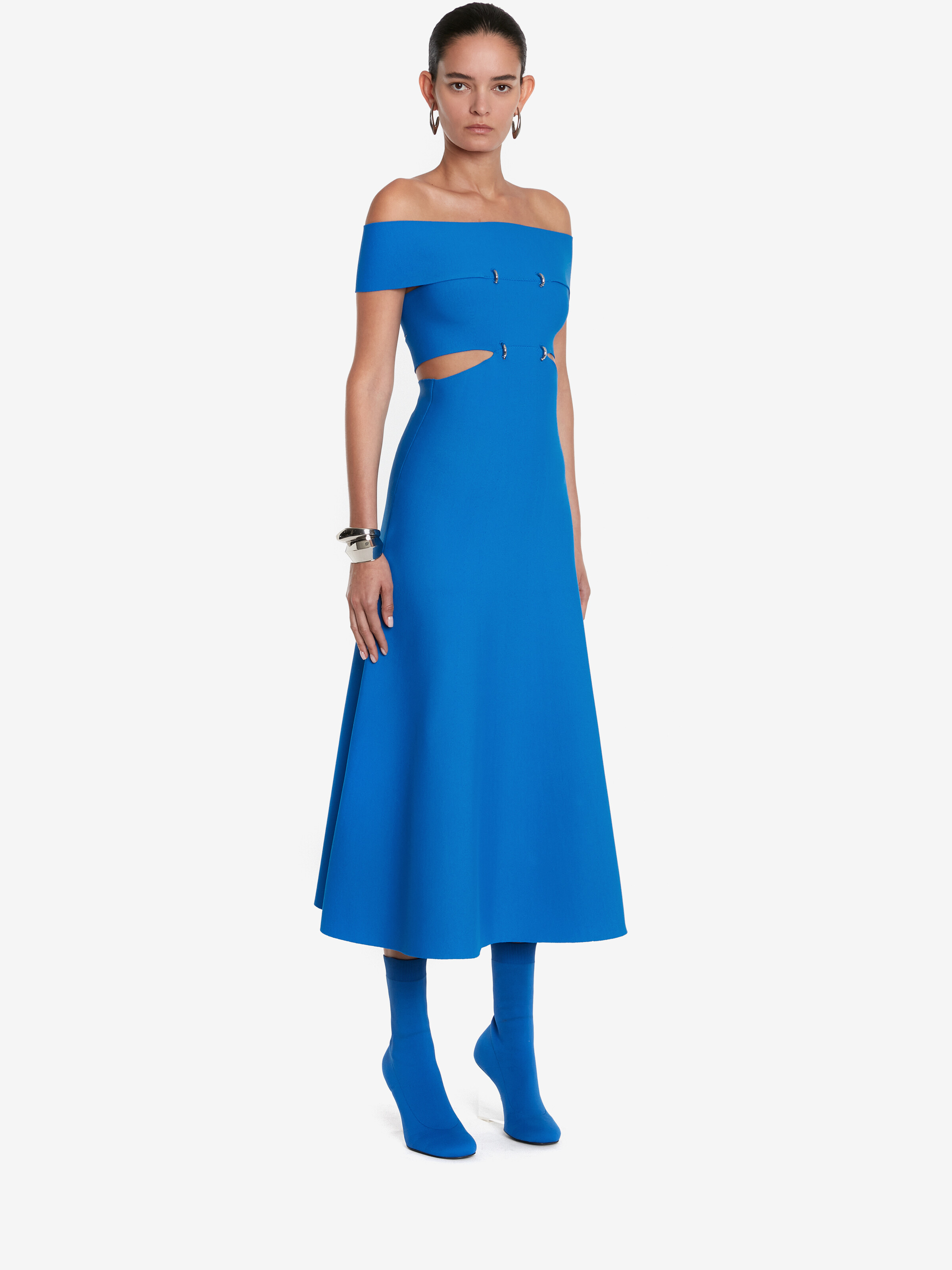 Robe midi fendue à épaules dénudées