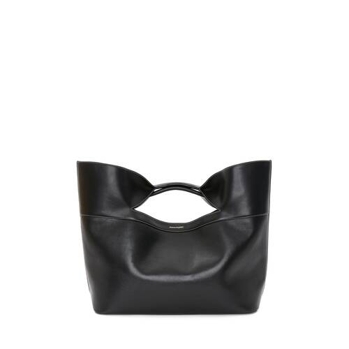 Alexander McQueen Leder Satteltasche mit Schlagring-Griff in Schwarz Damen Taschen Umhängetaschen und Geldbörsen 