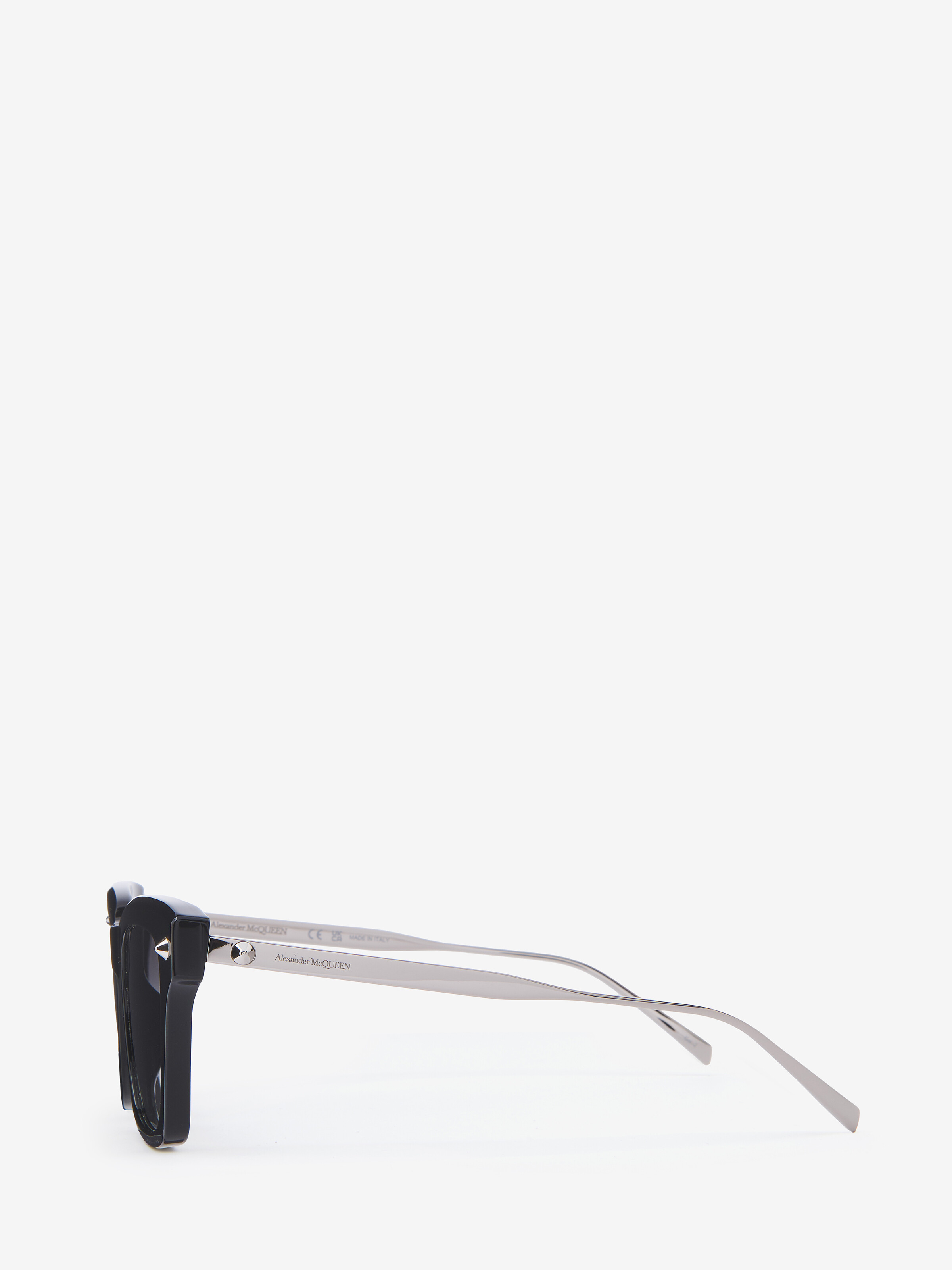 Weiche, quadratische Sonnenbrille mit Spike-Nieten