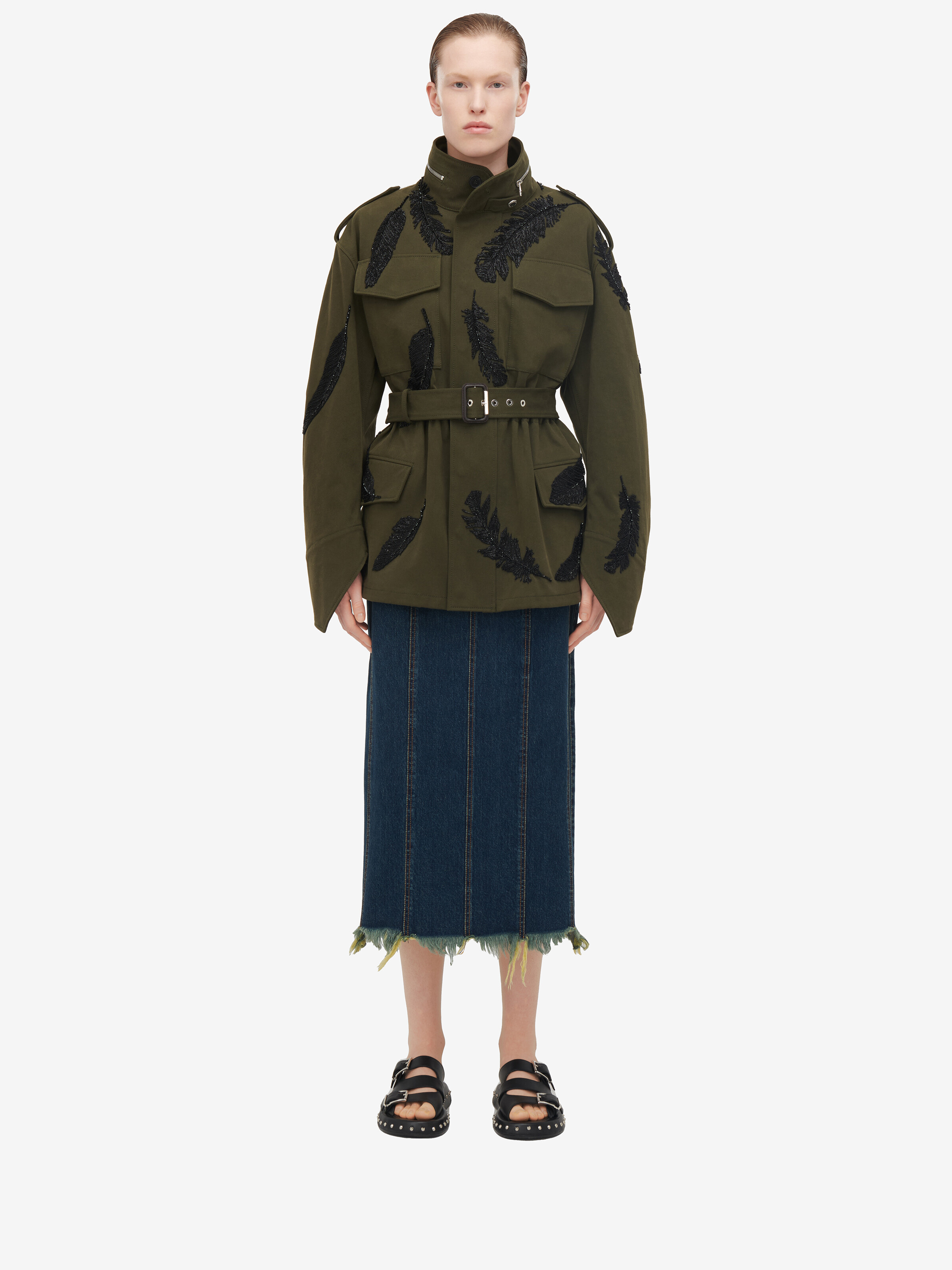 Parka con piume ricamate