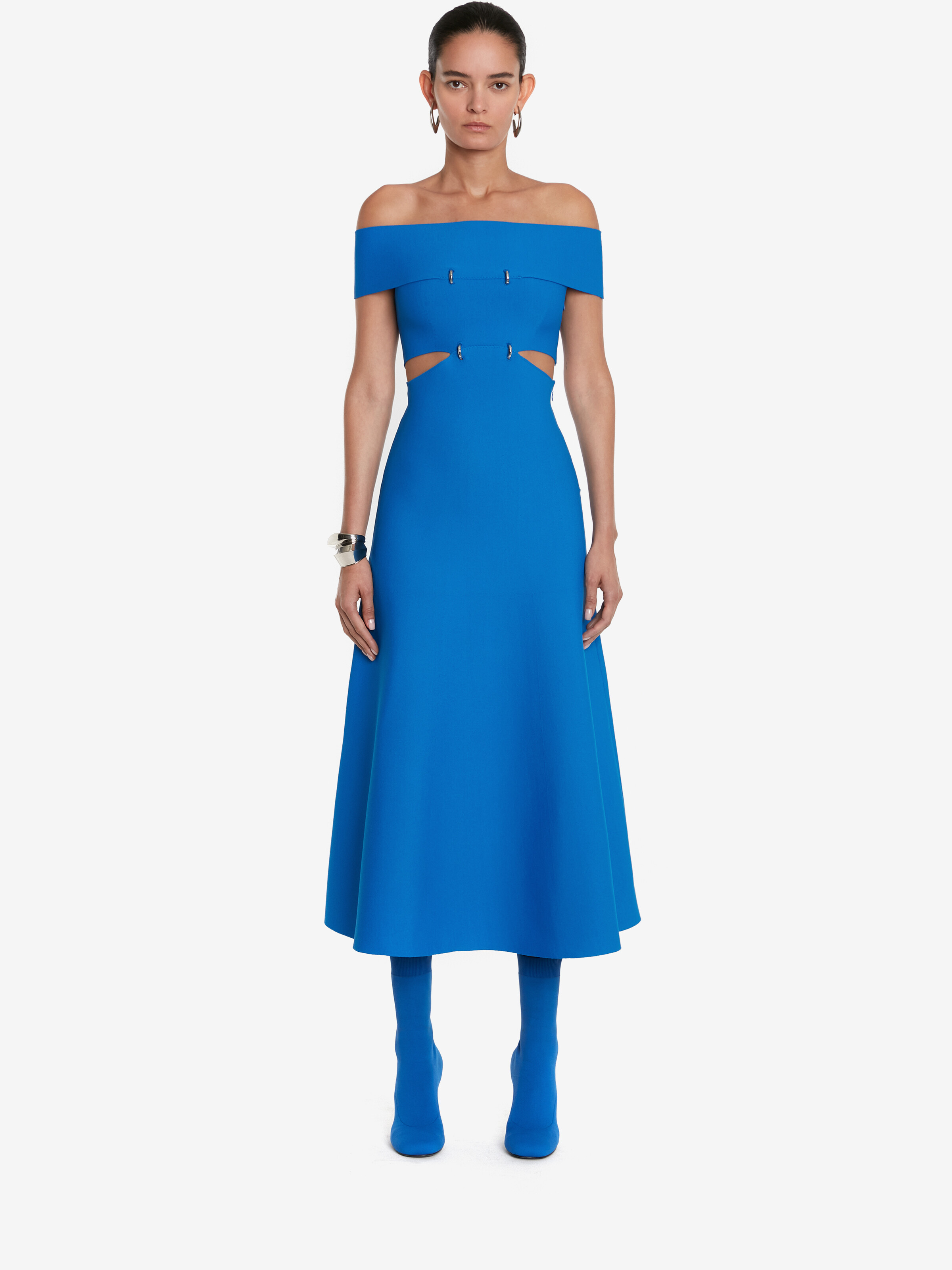 Robe midi fendue à épaules dénudées