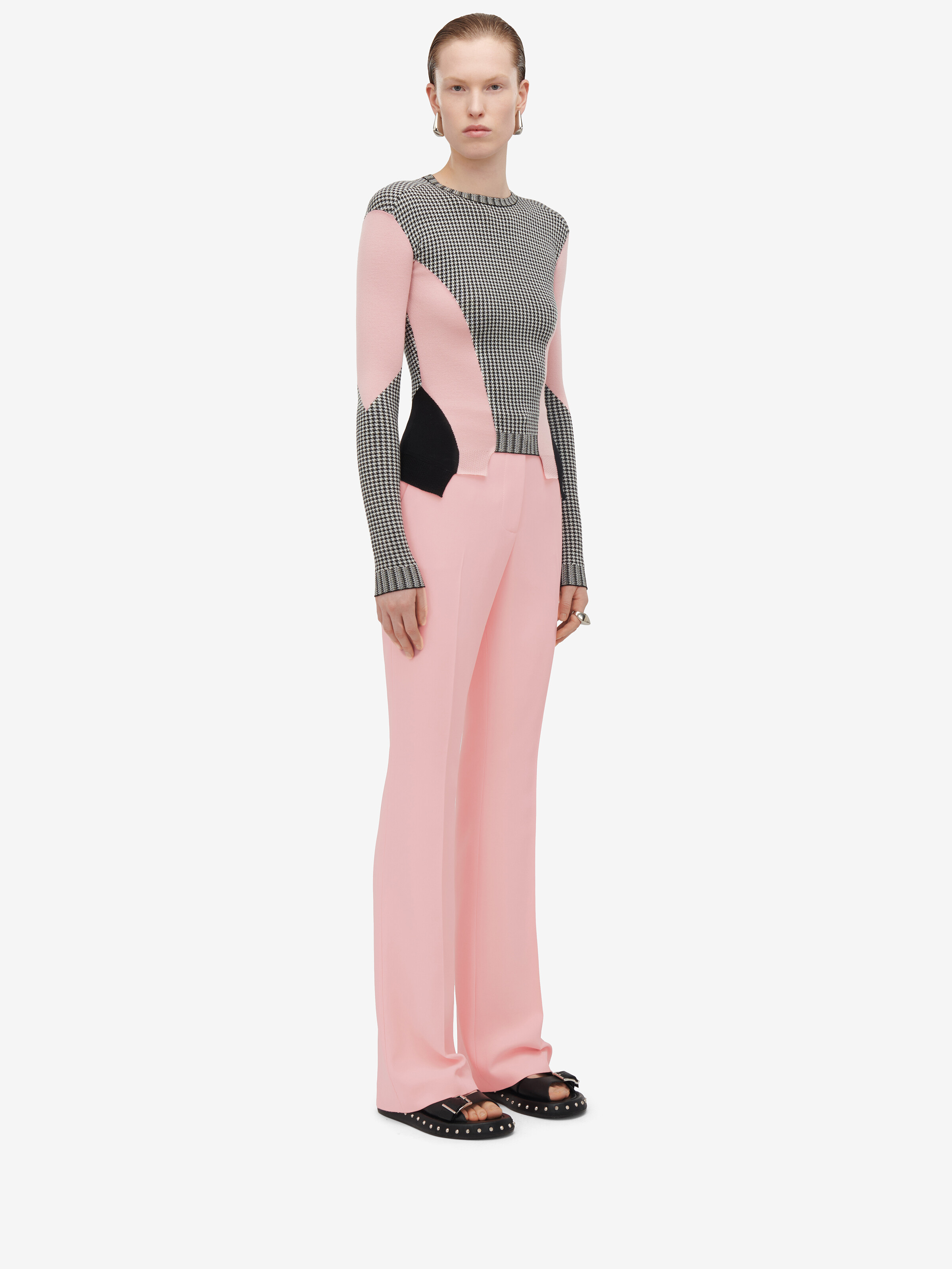 Women's Dogtooth Colour-Block Peplum Jumper in Black/White/Pink in 100% Wool | Alexander McQueen - image 4
