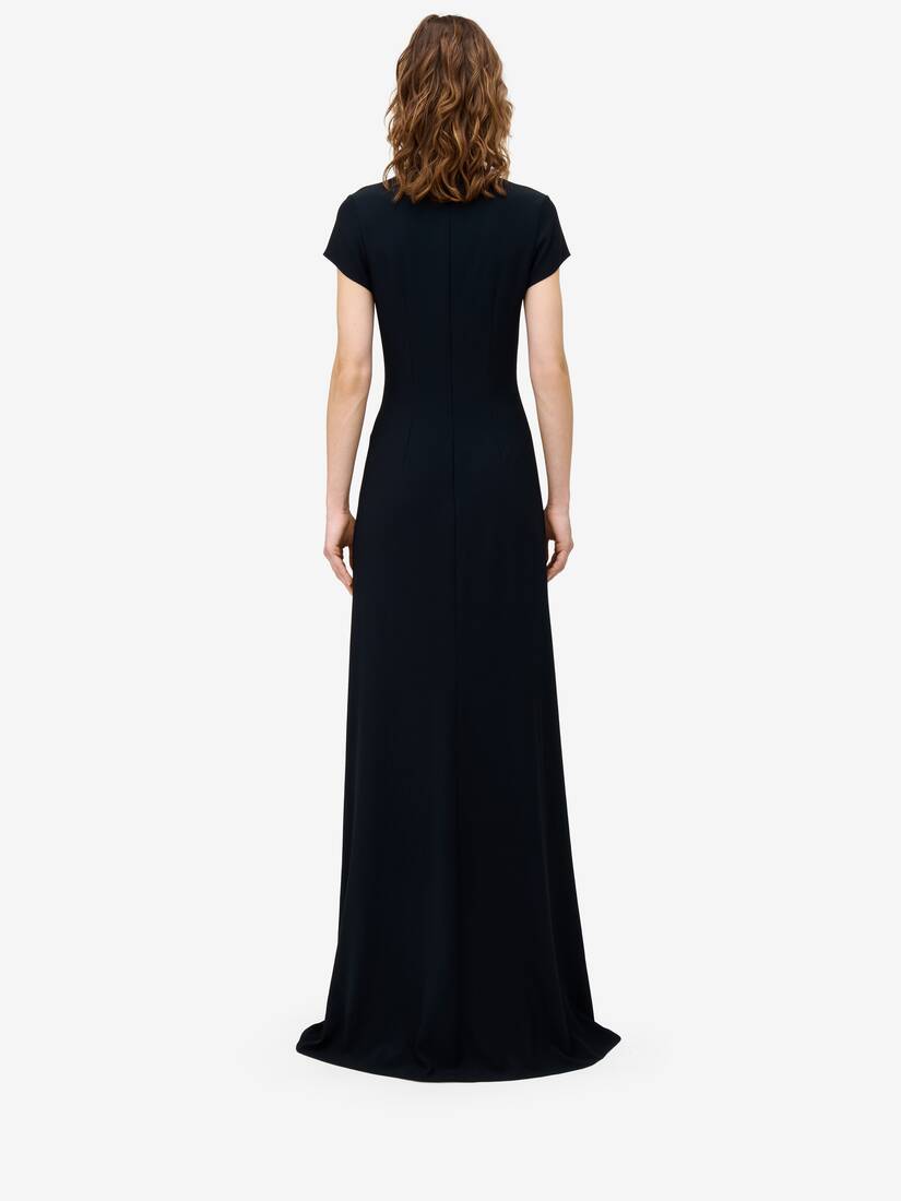 Abendkleid mit Banshee-Stickerei