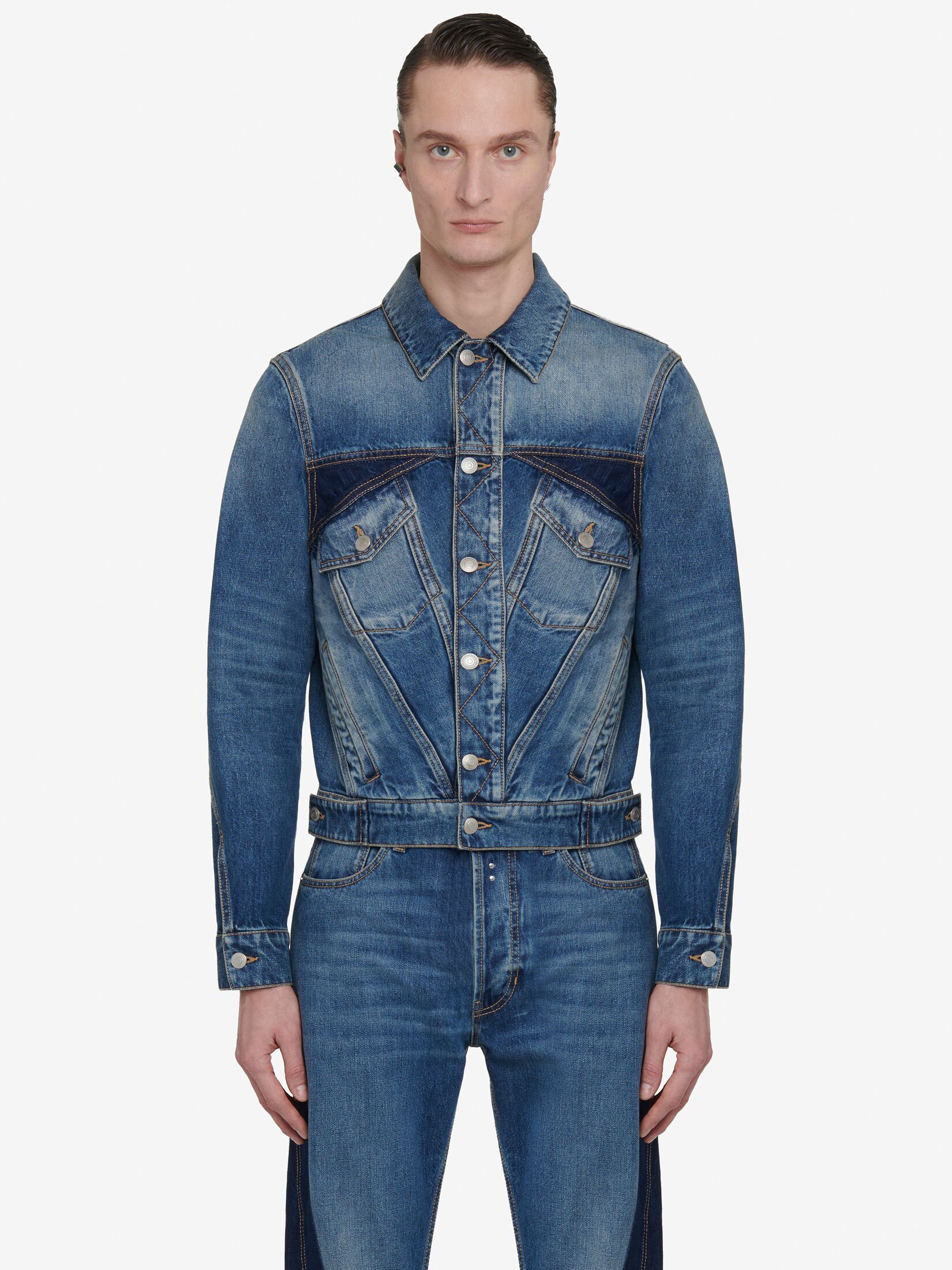 Giacca in denim con cuciture ritorte