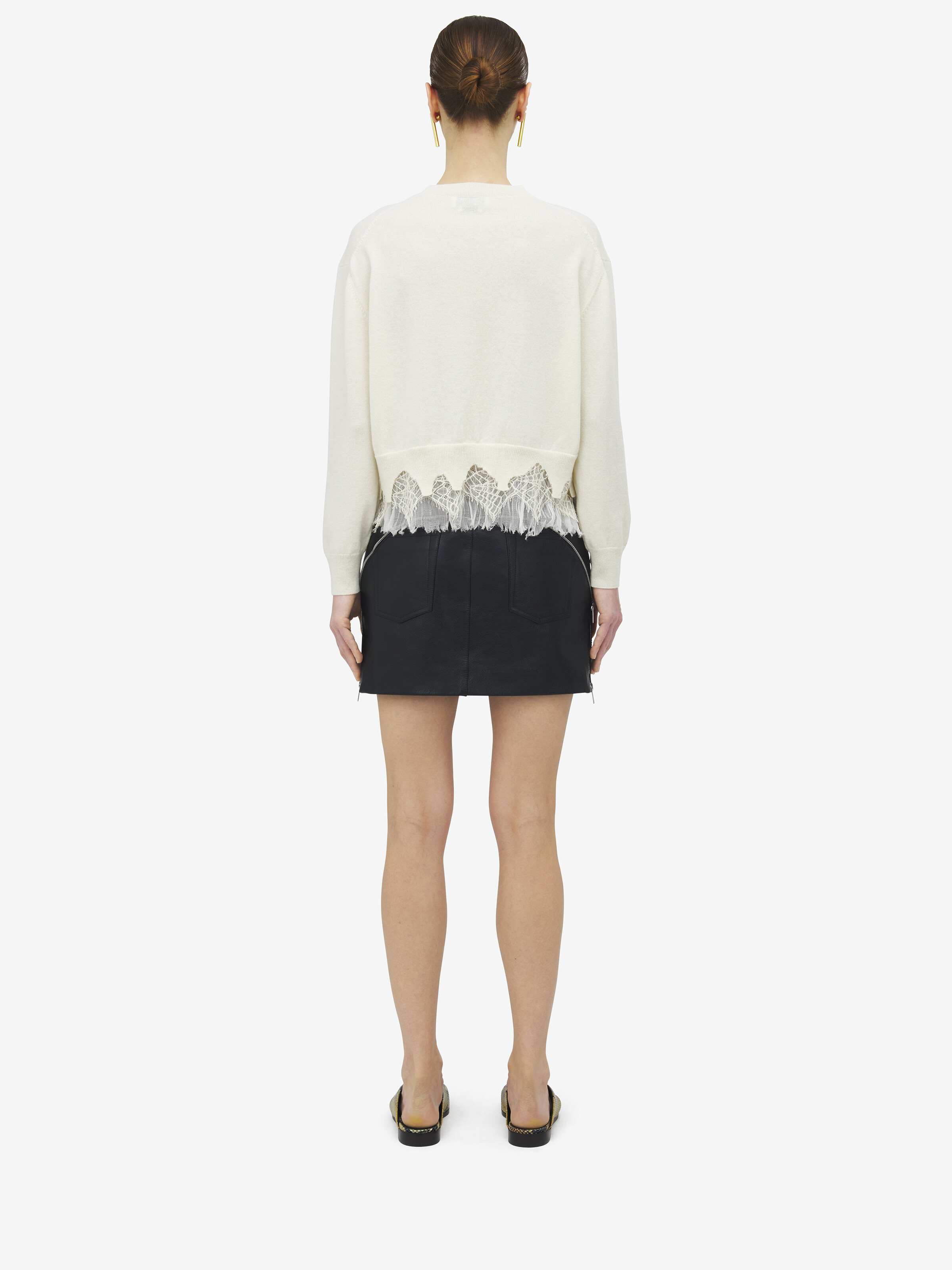 Verkürzte Strickjacke mit Spinnennetz-Spitze