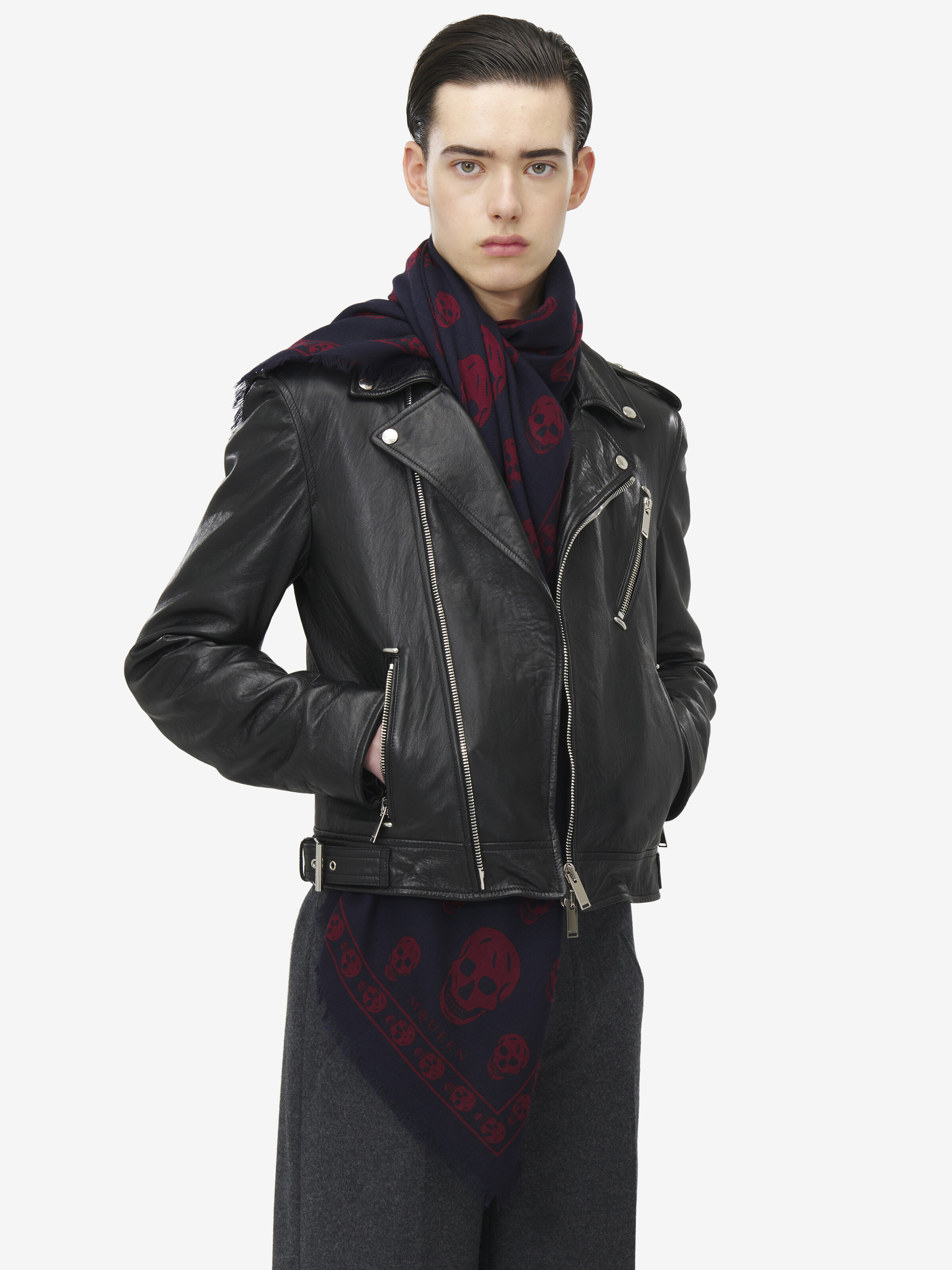 经典骷髅丝巾 in 85% 莫代尔, 15% 丝 | Alexander McQueen - image 2