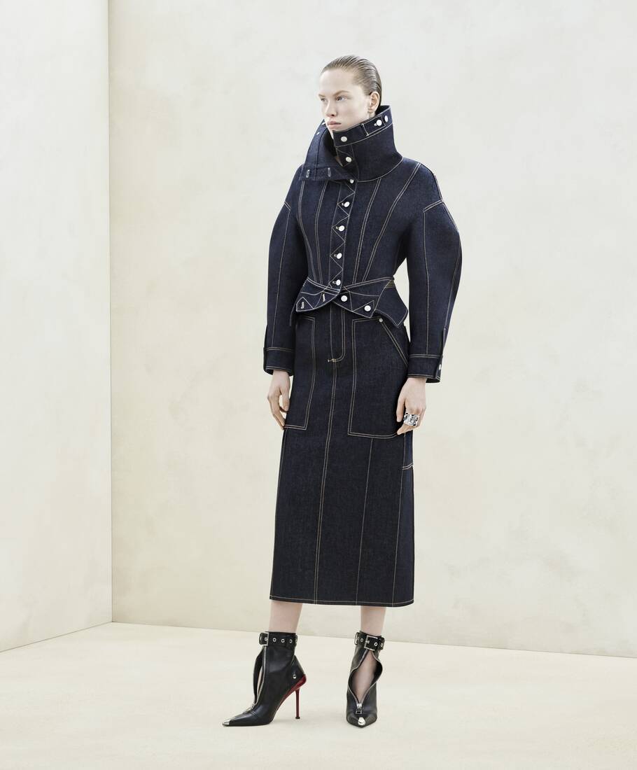 Page: Collection > AW23 > Looks > Grid > Look 18