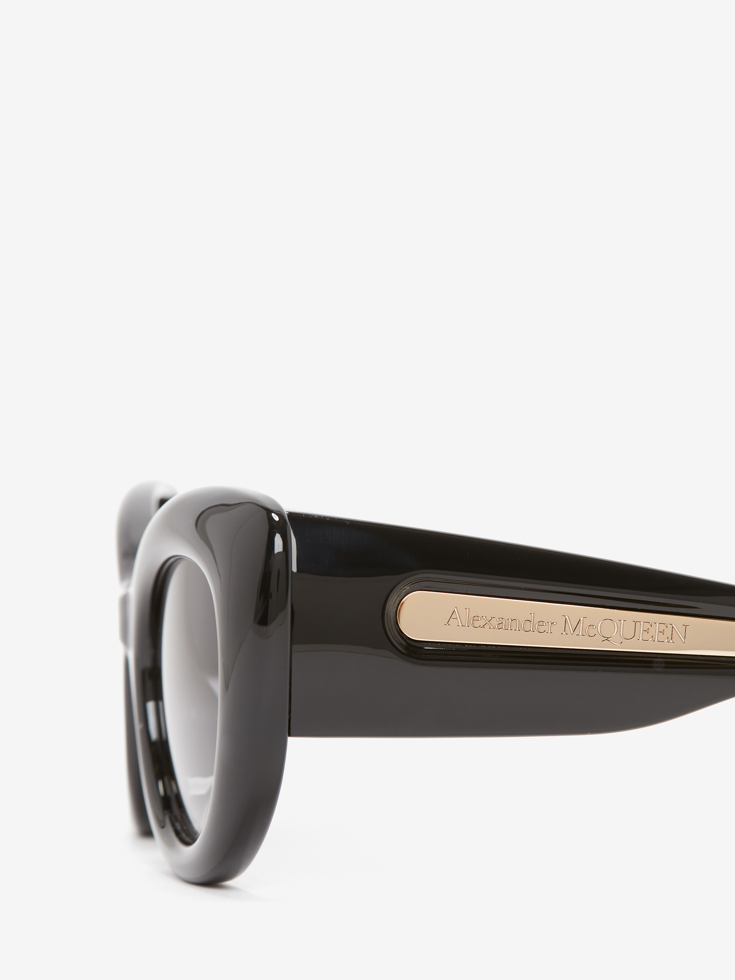 Women's The Curve Cat-Eye Sunglasses in Black in Plastic | Alexander McQueen - image 4